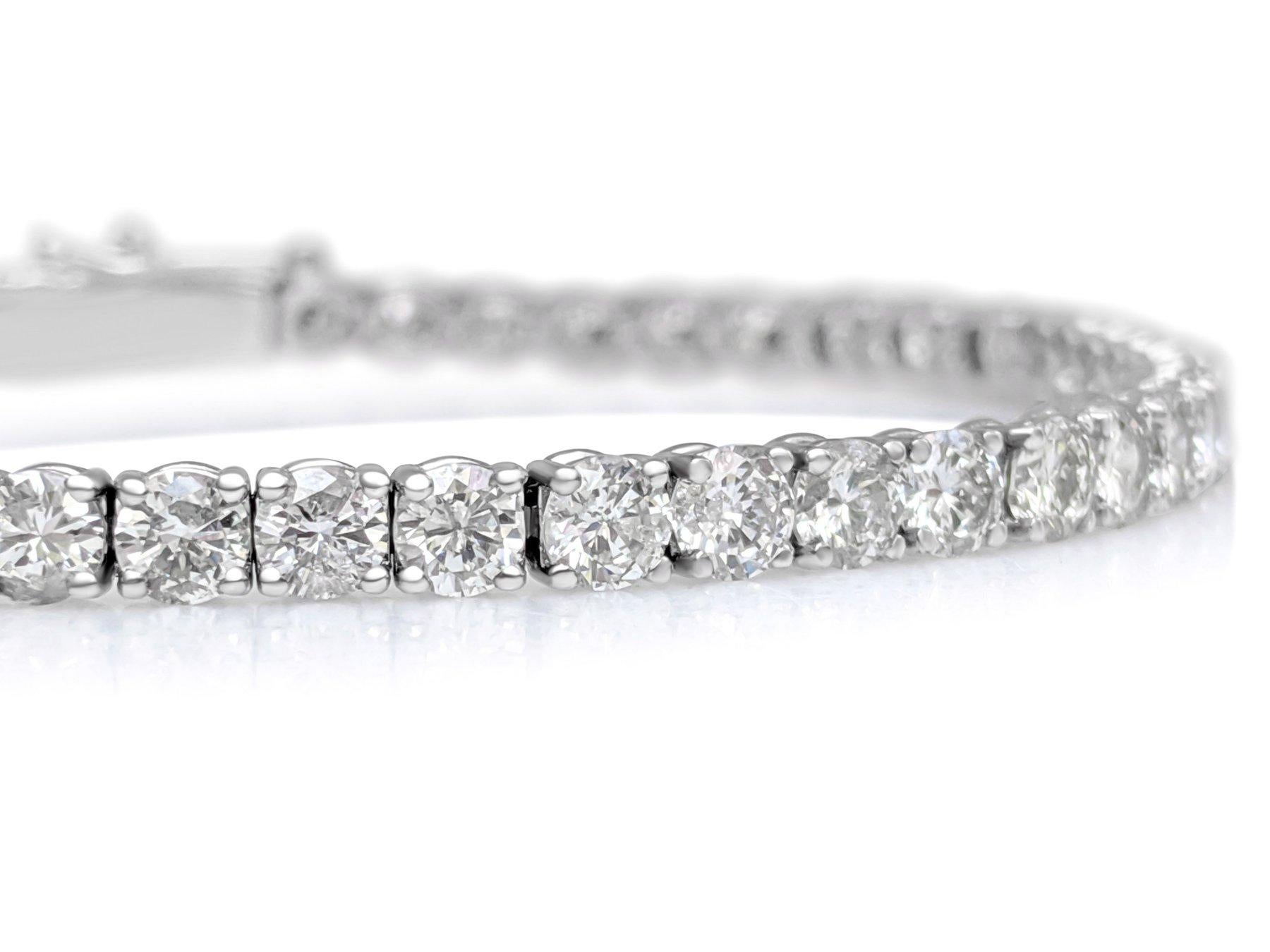 Women's NO RESERVE!  -  7.91Ct Diamond Tennis 14K White Gold Bracelet For Sale