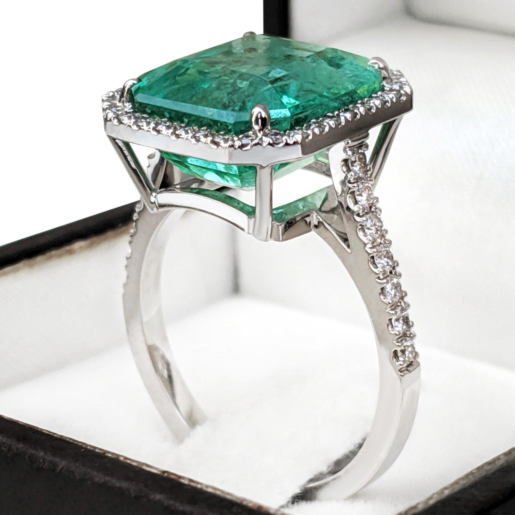 NO RESERVE 8.15Ct Emerald & 0.65Ct D-F Diamonds - 18 kt. White gold - Ring For Sale 1