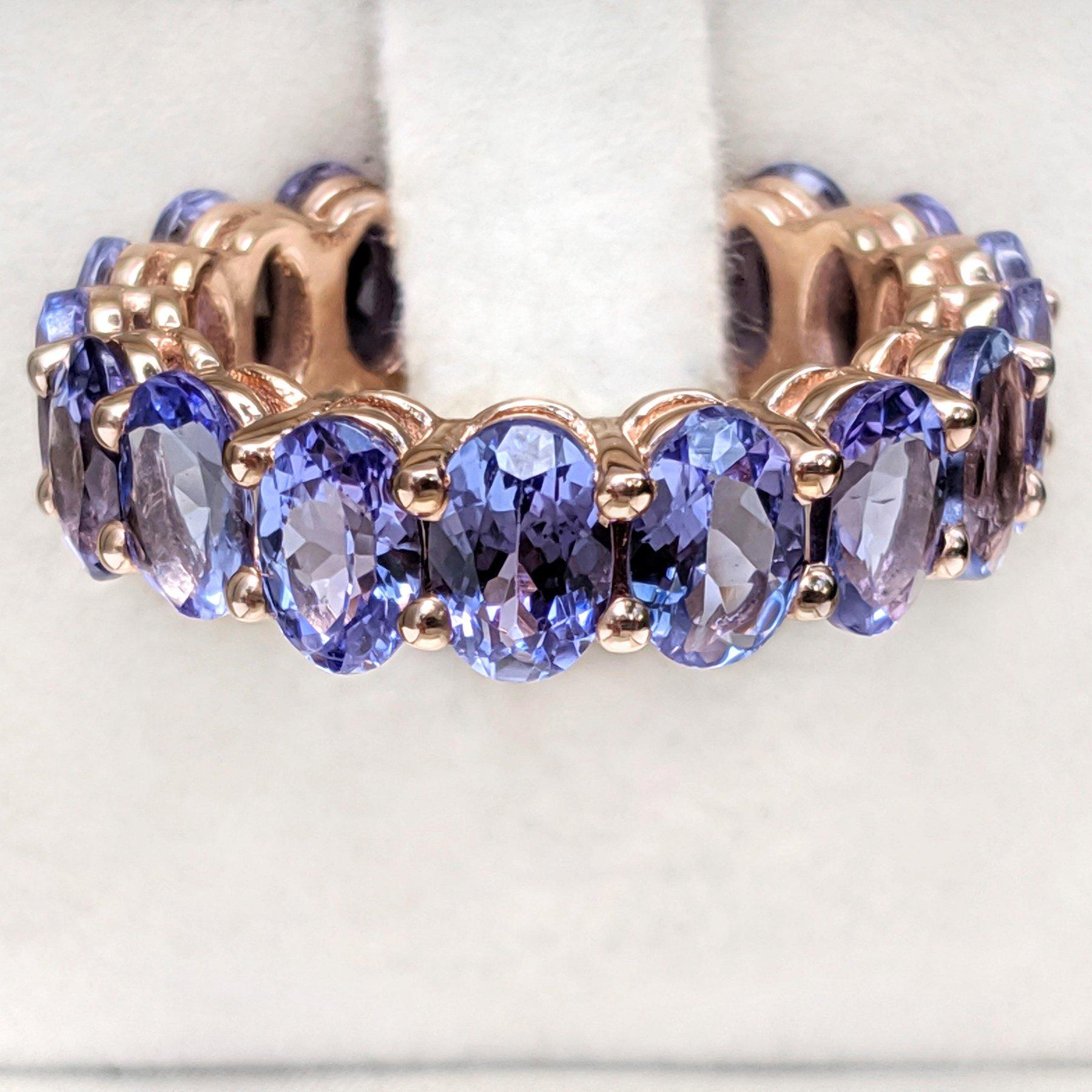 NO RESERVE! 8.18 Carat Tanzanite Eternity Band - 14 kt. Rose Gold - Ring In New Condition In Ramat Gan, IL