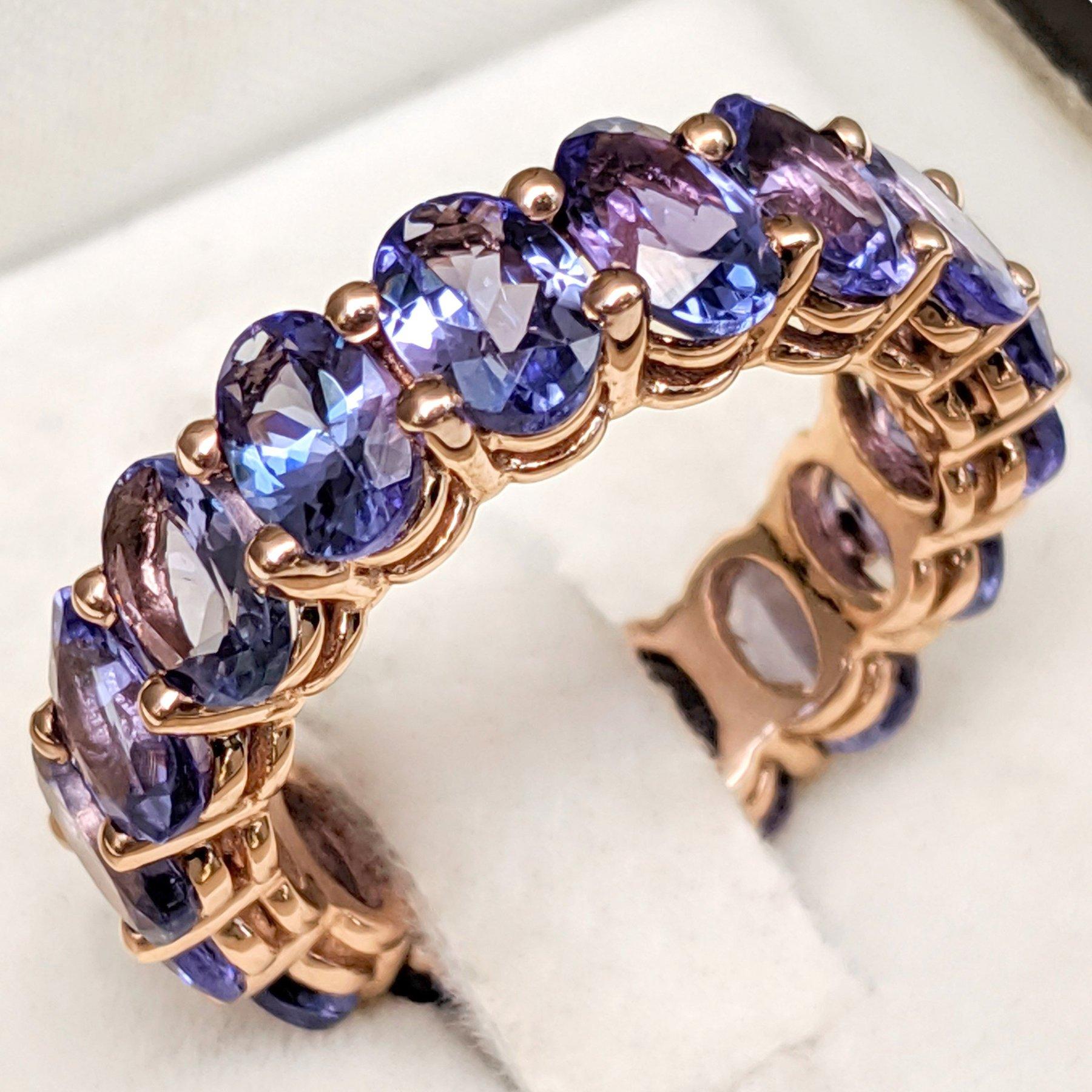 Women's NO RESERVE! 8.18 Carat Tanzanite Eternity Band - 14 kt. Rose Gold - Ring