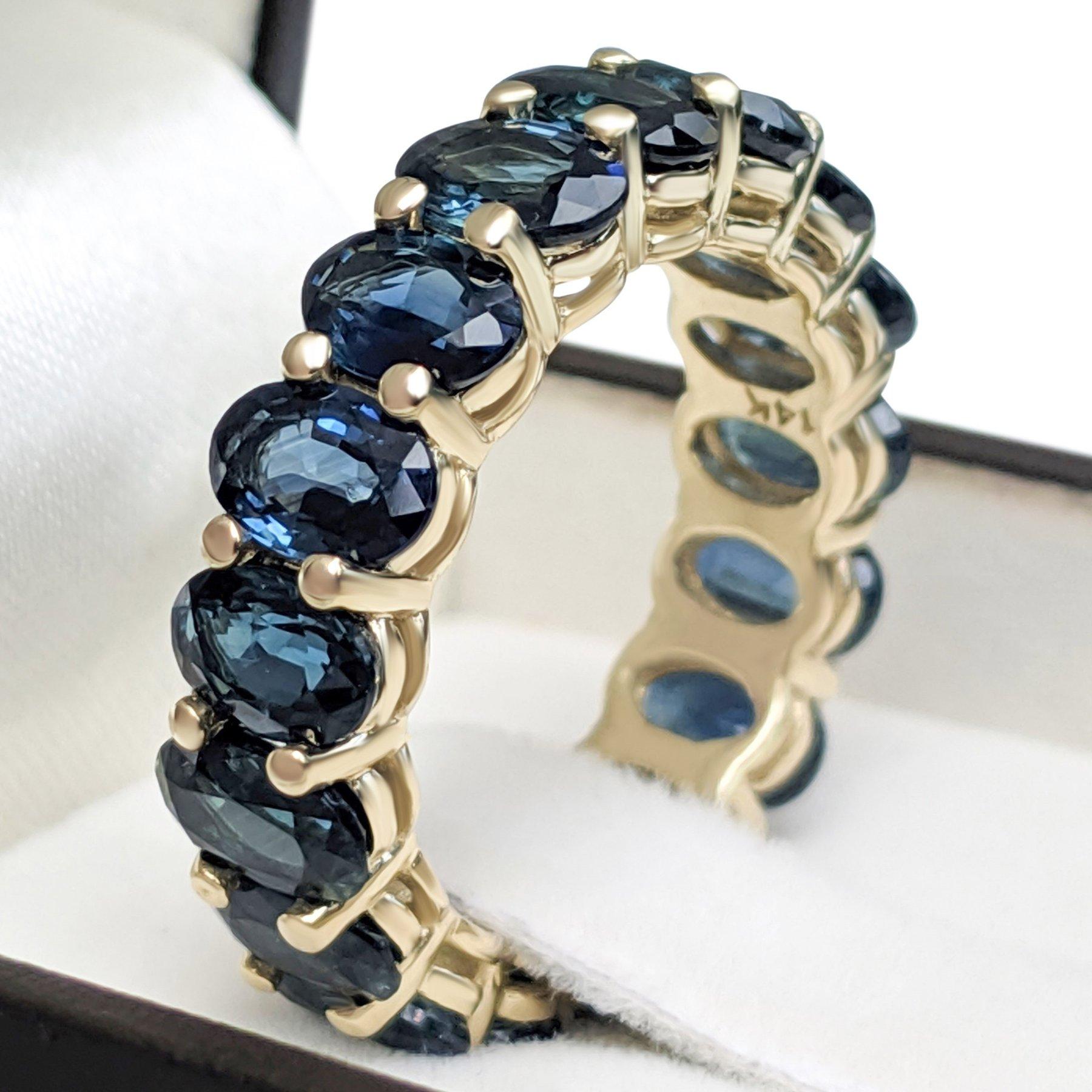 NO RESERVE! 9.91 Carat Sapphire Eternity Band - 14 kt. Yellow Gold - Ring In New Condition In Ramat Gan, IL