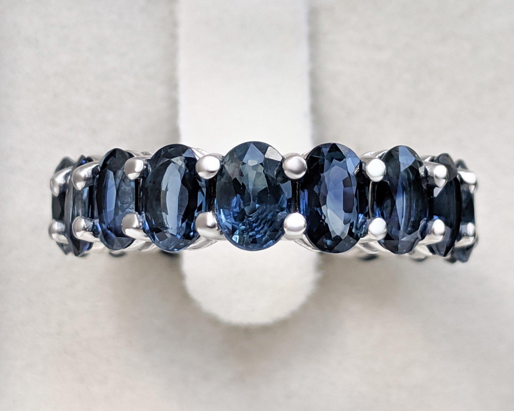 NO RESERVE! 9.93 Carat Sapphire Eternity Band - 14 kt. White Gold - Ring In New Condition For Sale In Ramat Gan, IL