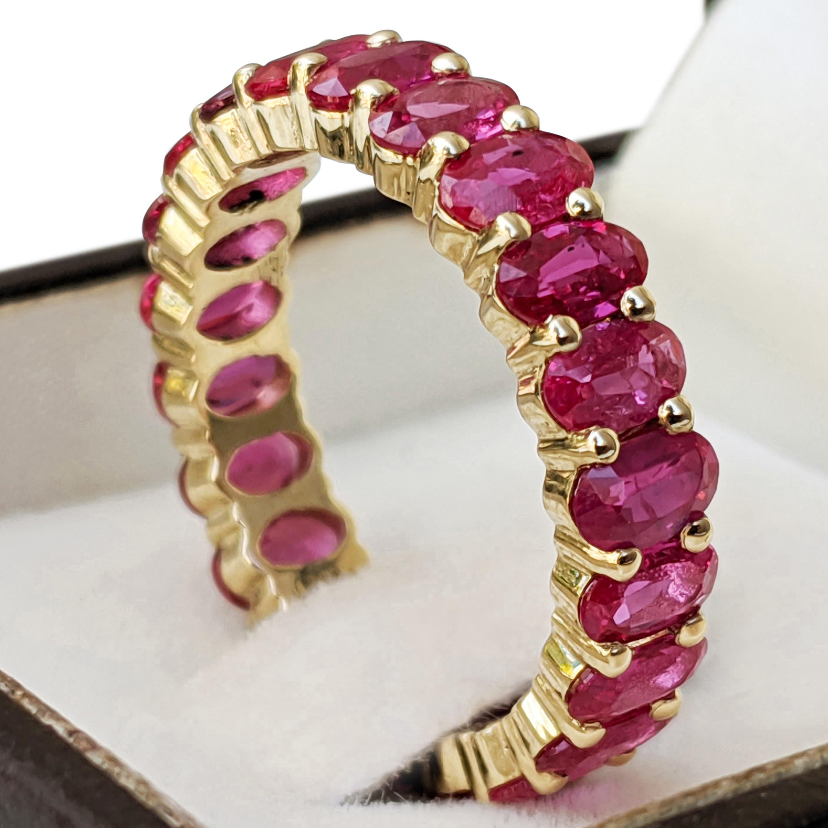 Oval Cut NO RESERVE! AAA NO HEAT 5.09 Carat Ruby Eternity Band - 14K Yellow Gold