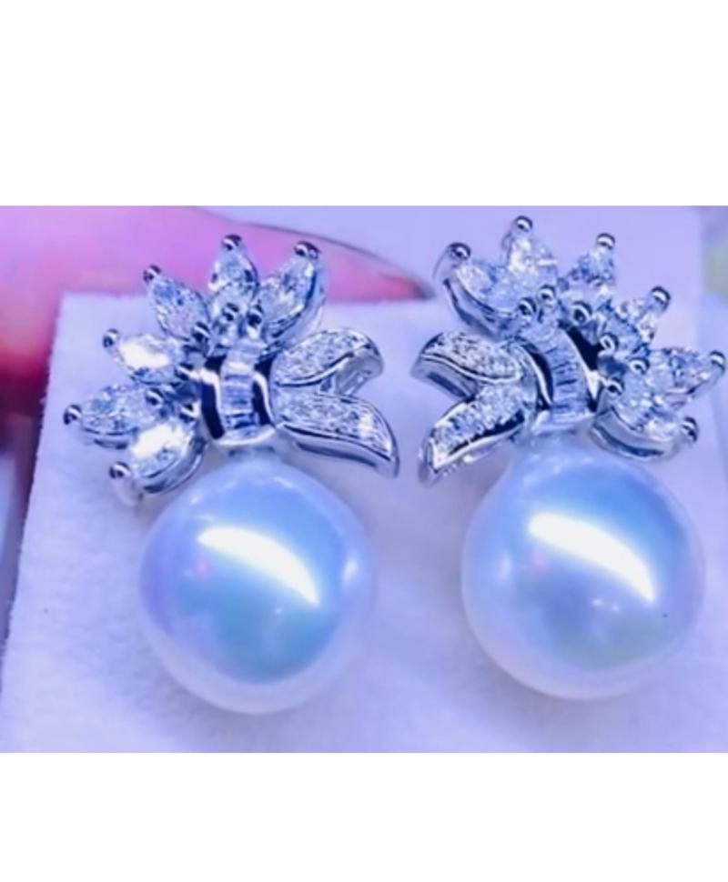 Perle dei mari del sud con diamanti su parure in oro 18k In condizioni Nuovo in vendita a Massafra, IT