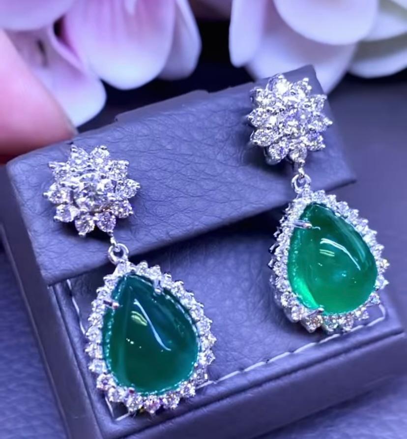 Women's  Amazing Ct 20 of Zambia emeralds and diamonds on earrings  For Sale
