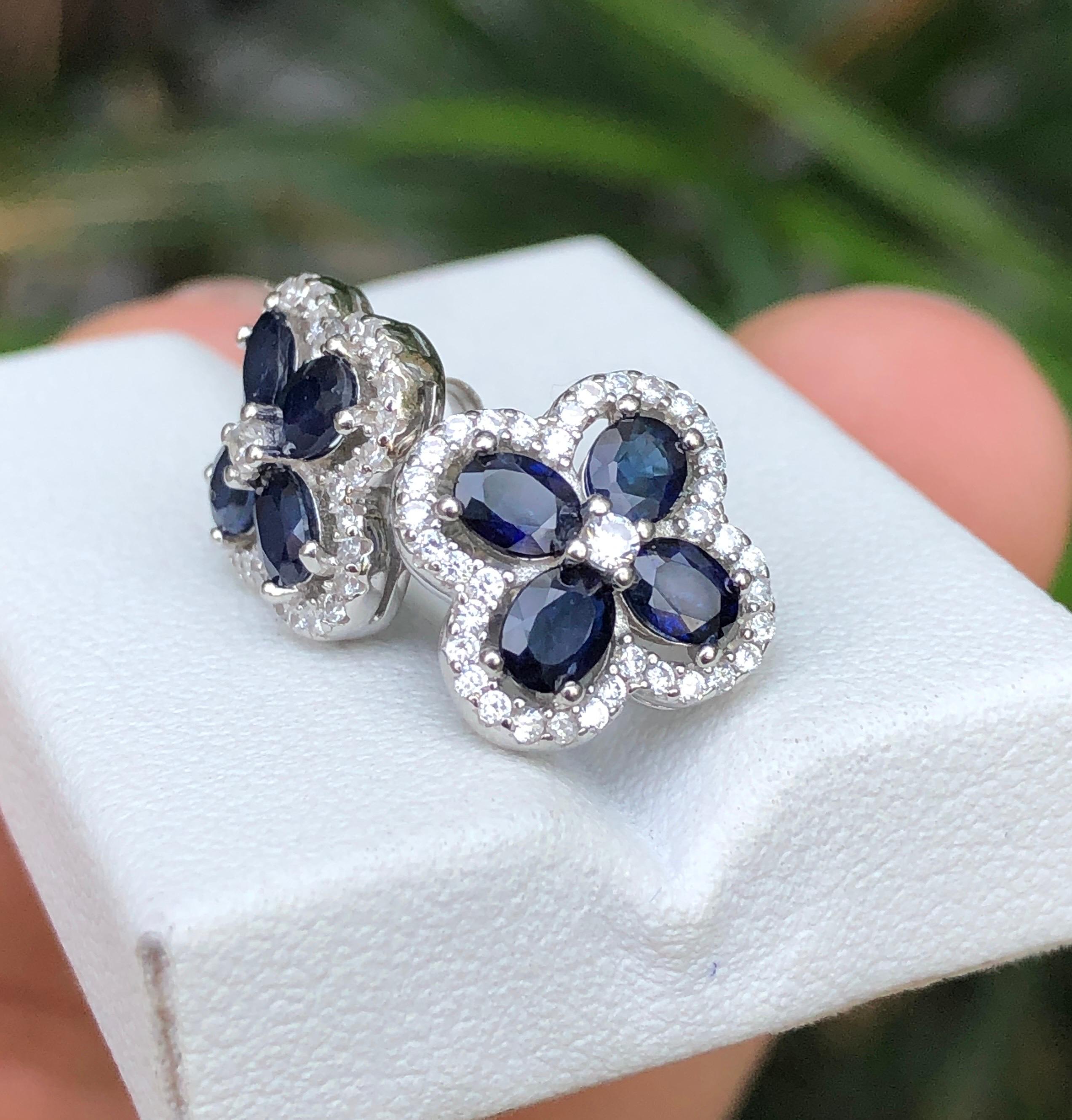 No Reserve Beautiful Elegant Sapphire CZ 925 Silver Earrings  In New Condition In Bangkok, TH