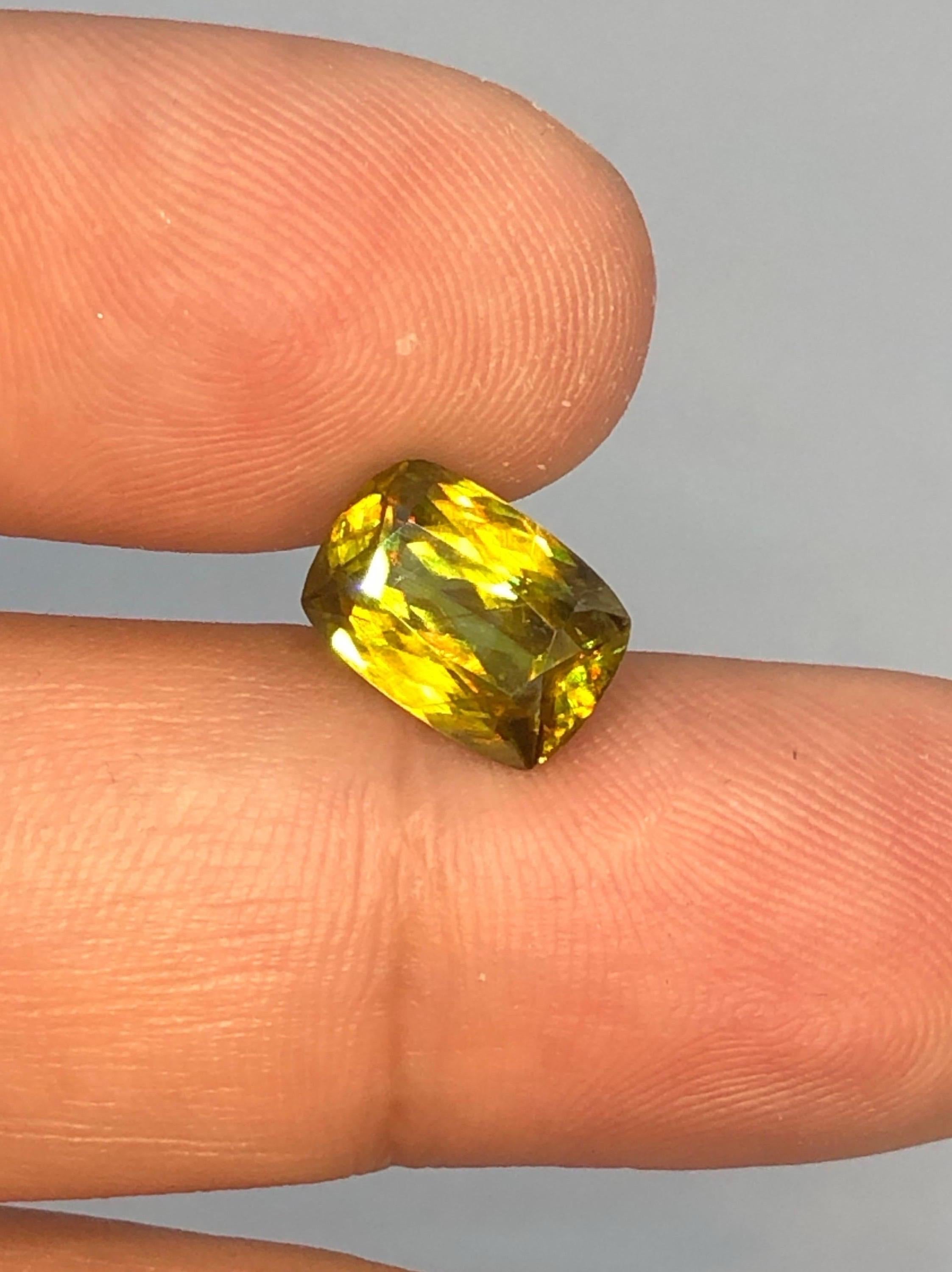 No Reserve Beautiful Sphene 4.60 ct Madagascar SI  In New Condition For Sale In Bangkok, TH