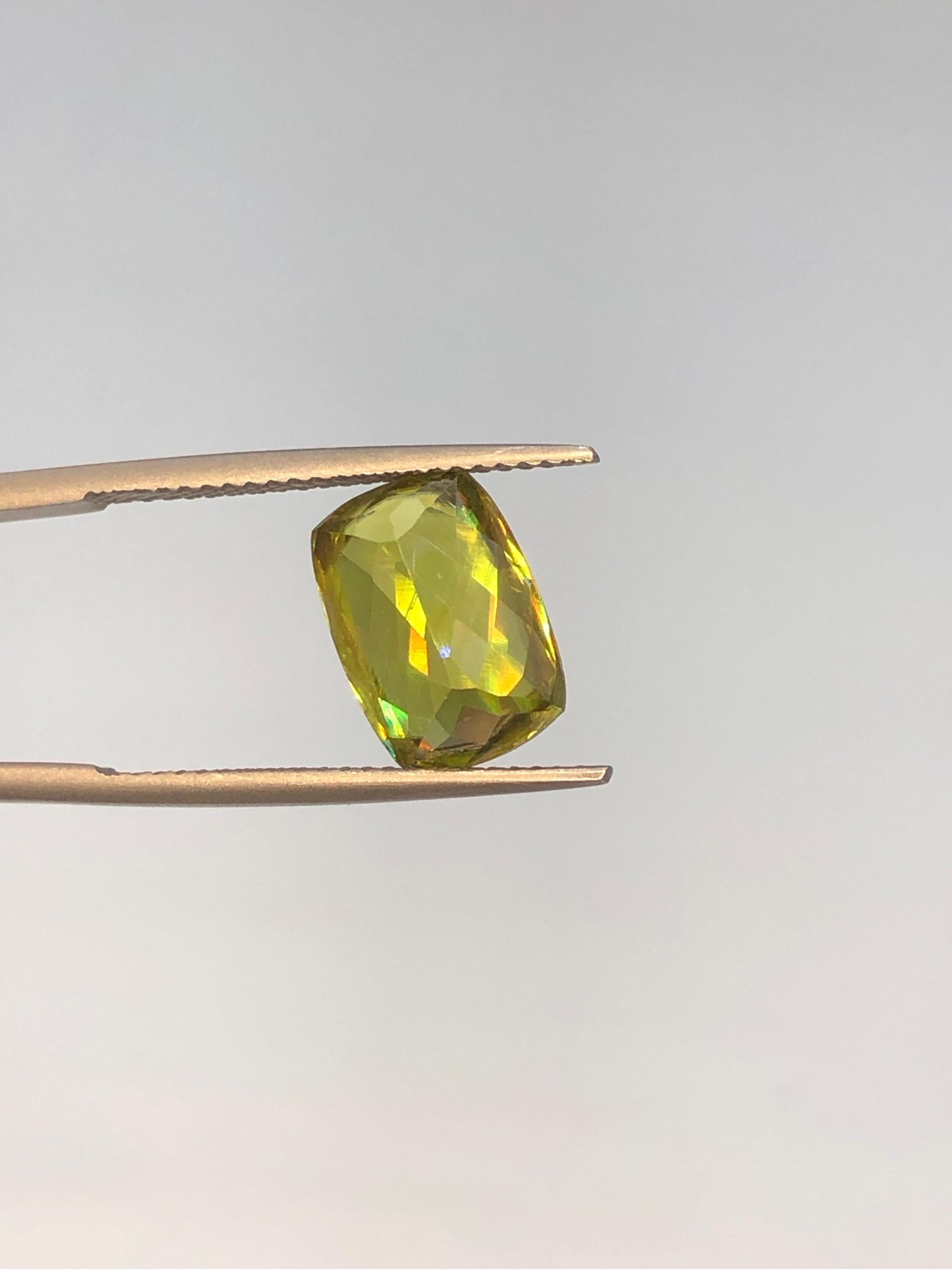Women's or Men's No Reserve Beautiful Sphene 4.60 ct Madagascar SI  For Sale