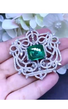 Art Deco Design 18K Gold Brooch/Pendant with 13ct Emerald & 4.2ct Diamonds