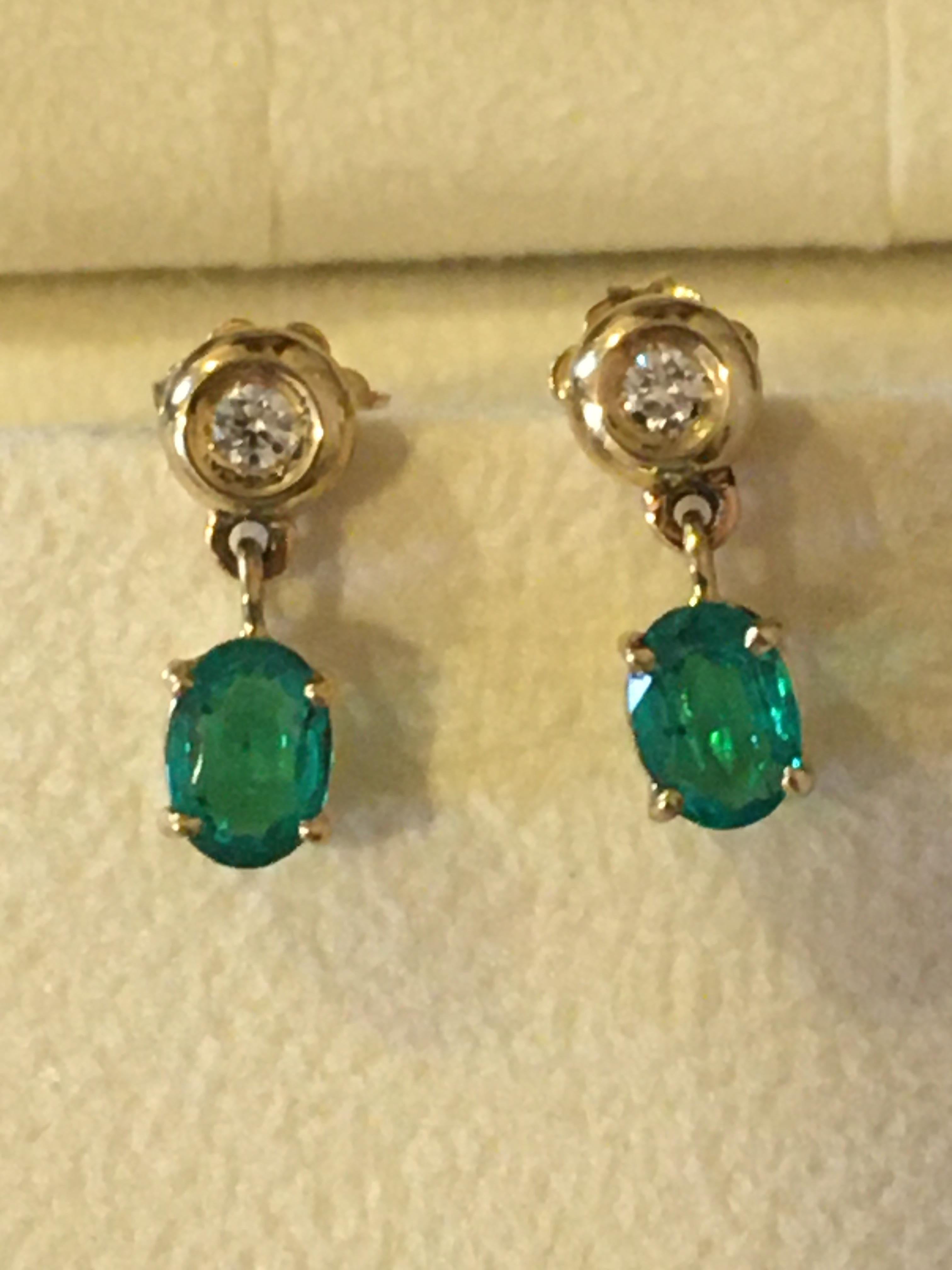 Magnificent Colombia vivid emeralds oval cut ct 2,15 ,excellent quality for color and clarity, and two diamonds 💎 ct 0,16 F/VVS, on 18k gold earrings. Extremely fine and luxury Jewels. Handmade with love. 
Handcrafted by artisan goldsmith.
Made in