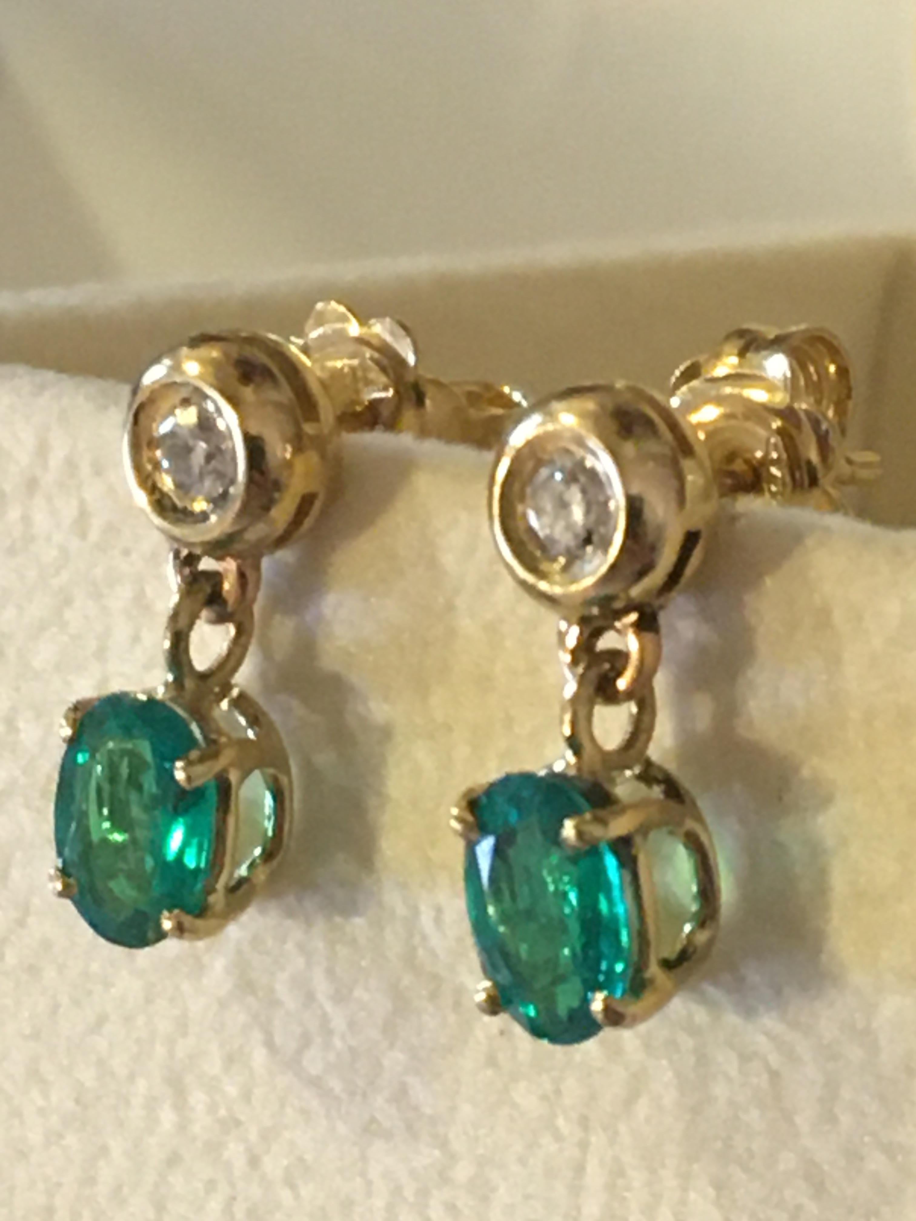 Contemporary Certified 2.15 Carats Colombia Emerald  Diamonds 18k Gold Earrings  For Sale