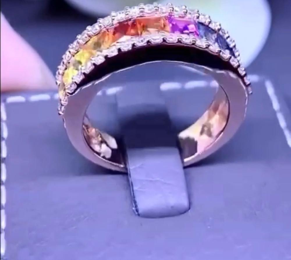 Contemporaneo Anello con zaffiri di Ceylon da 2,50 carati e diamanti in oro 18 carati in vendita