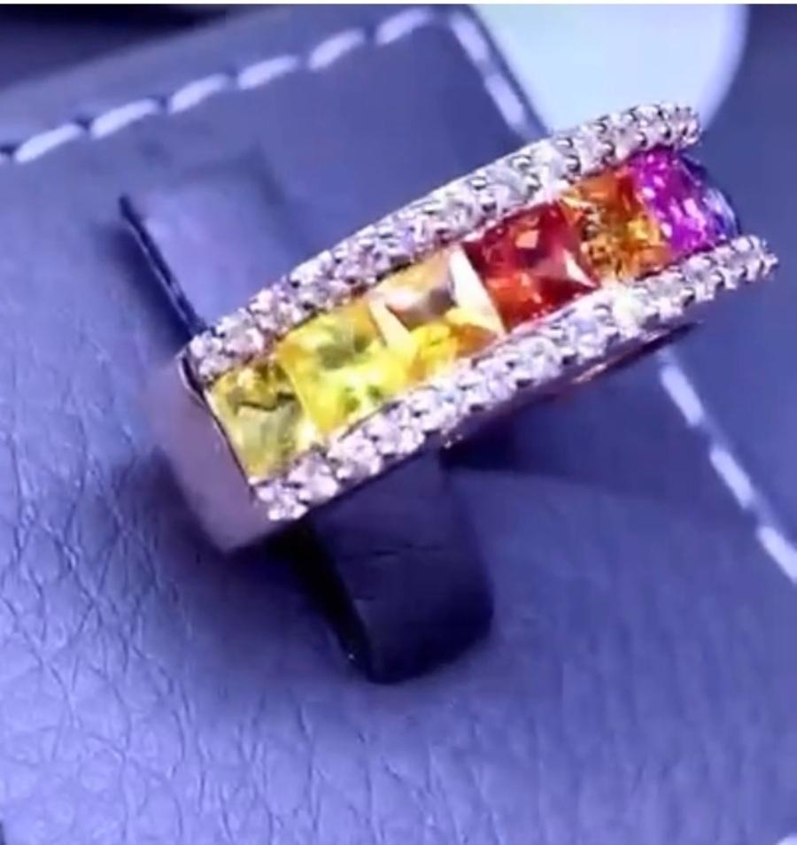 Taglio baguette Anello con zaffiri di Ceylon da 2,50 carati e diamanti in oro 18 carati in vendita