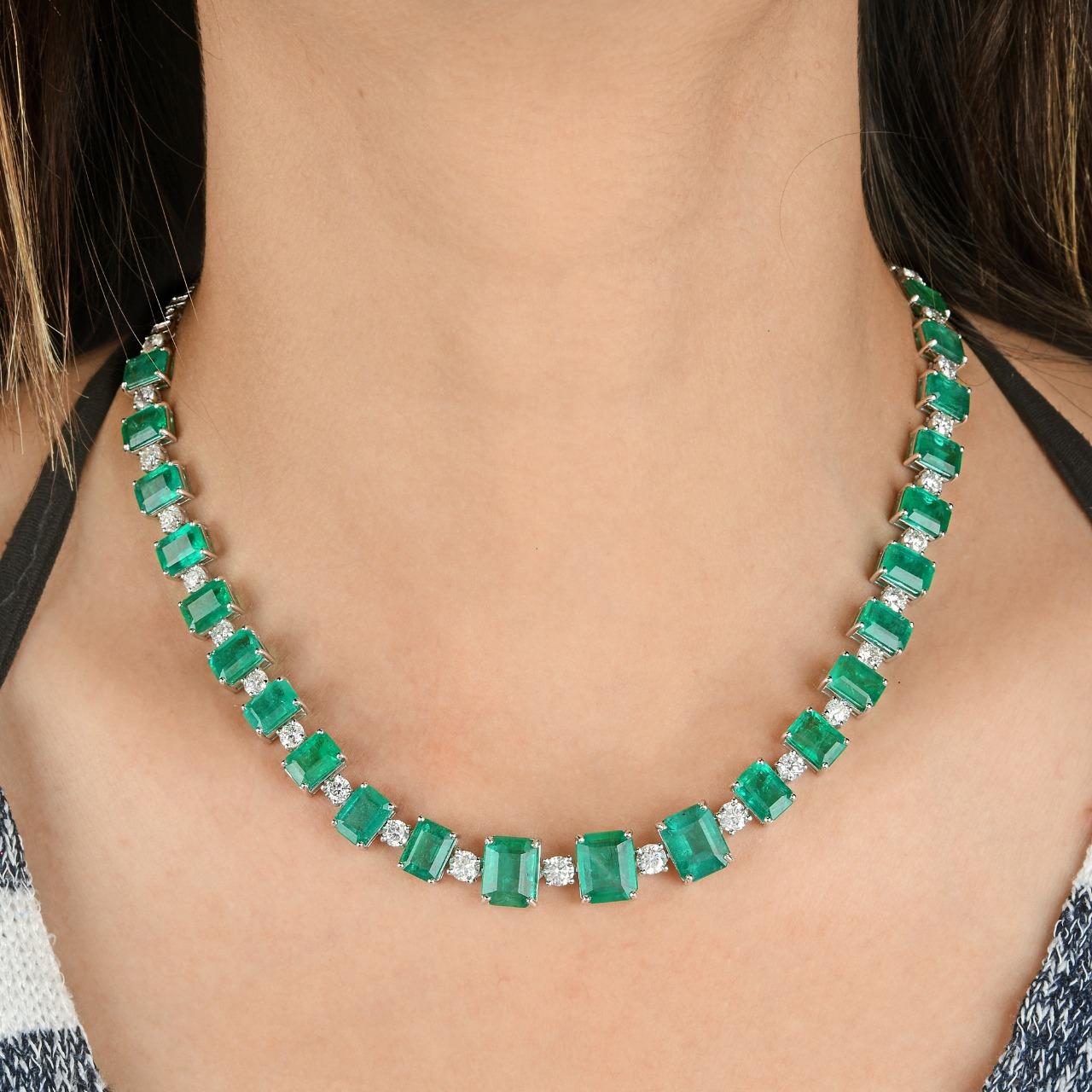 No Reserve, Ct 45, 70 of Zambia Emeralds and Diamonds on Necklace In New Condition In Massafra, IT
