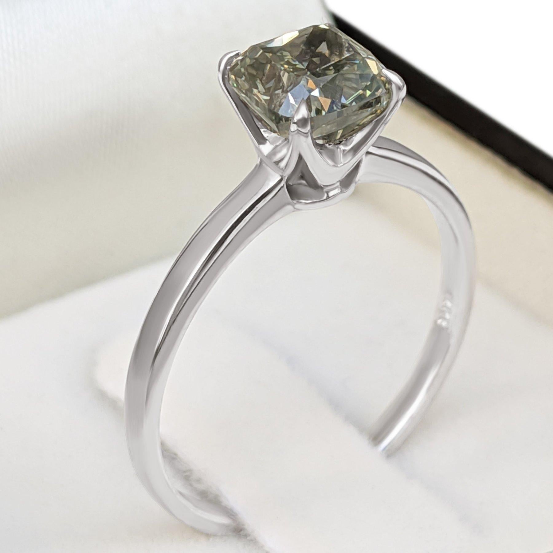 NO RESERVE!  IGI 1.66ct Natural Green Diamond Solitaire14K White Gold Ring In New Condition For Sale In Ramat Gan, IL