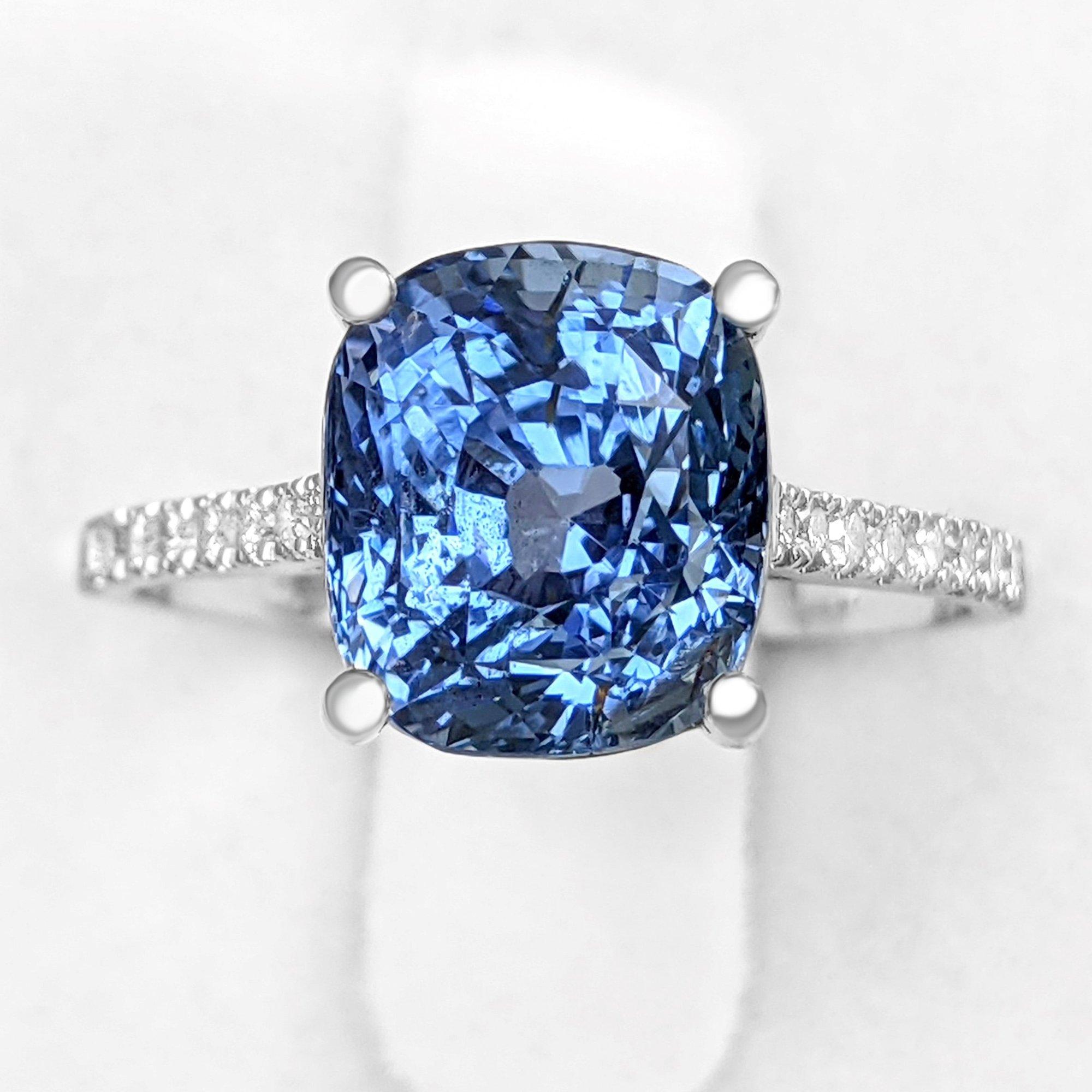 Art Deco NO RESERVE!  - IGI NO HEAT 5.57ct Sapphire & 0.20Ct Diamonds 18K White Gold Ring
