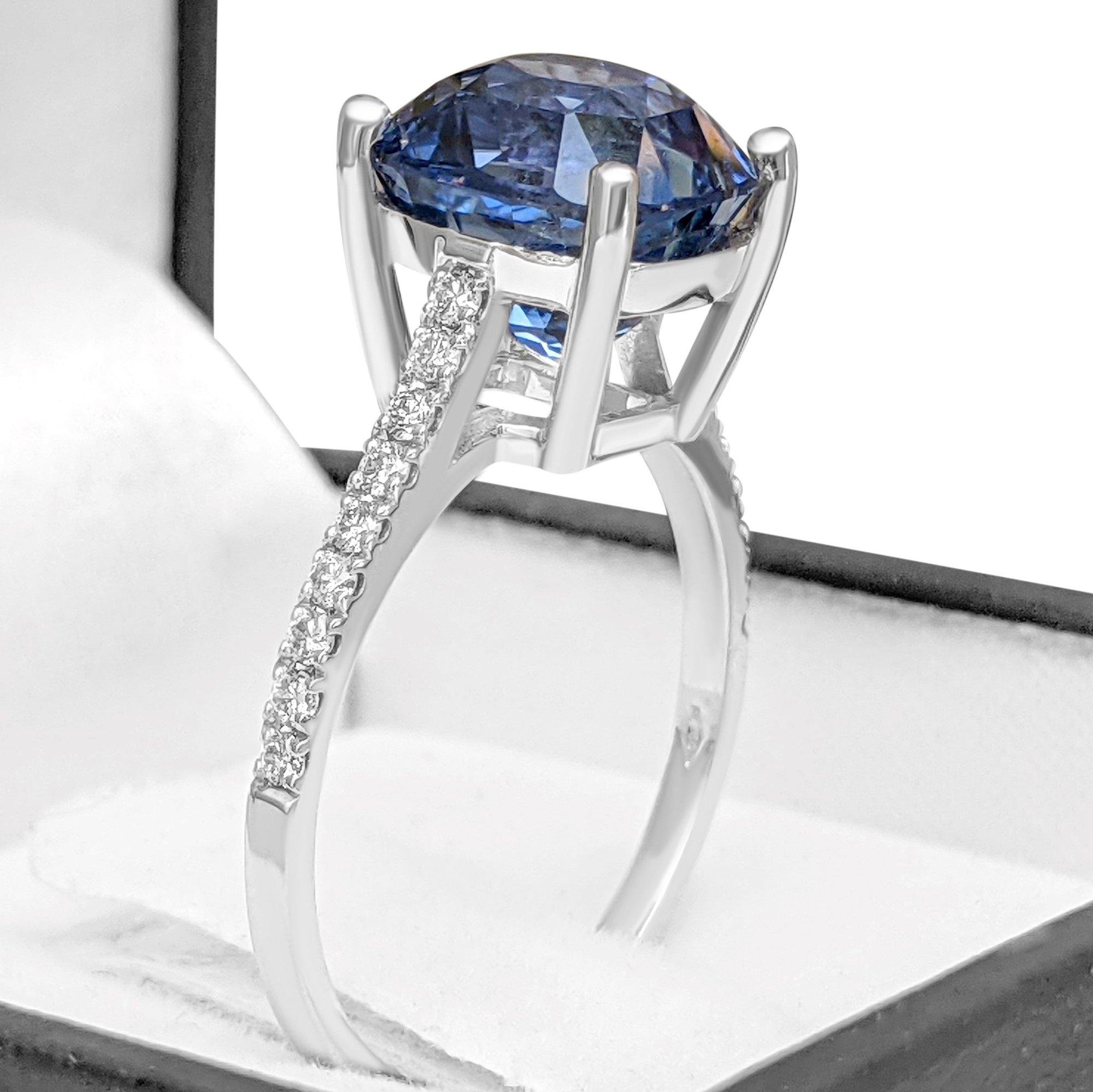 Cushion Cut NO RESERVE!  - IGI NO HEAT 5.57ct Sapphire & 0.20Ct Diamonds 18K White Gold Ring