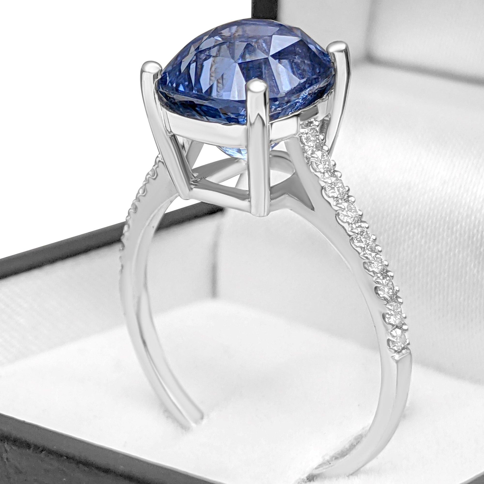 NO RESERVE!  - IGI NO HEAT 5.57ct Sapphire & 0.20Ct Diamonds 18K White Gold Ring In New Condition In Ramat Gan, IL