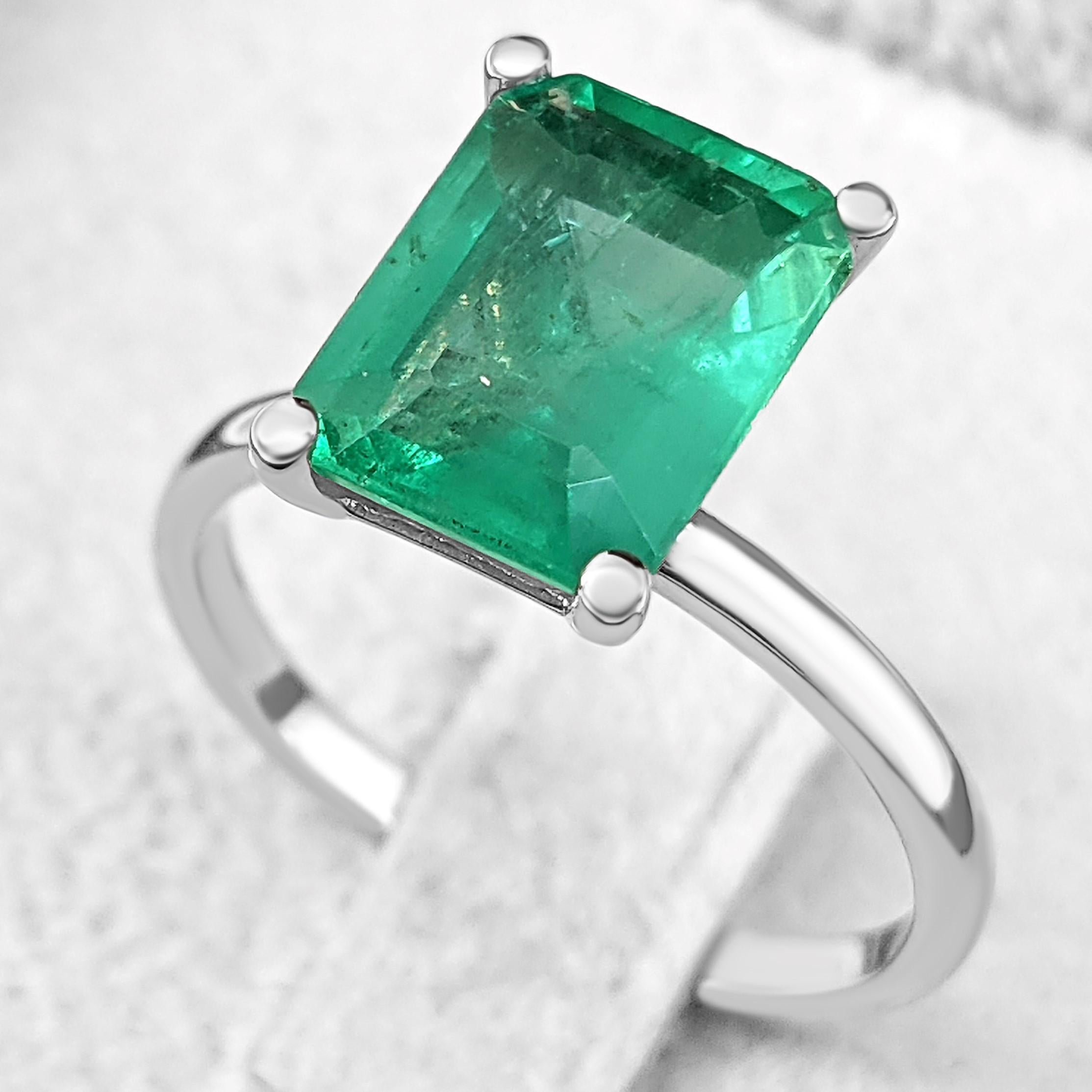 Art Deco $1 No Reserve! -  Minor Oil 2.65 Carat Natural Emerald, 14 Karat White Gold Ring