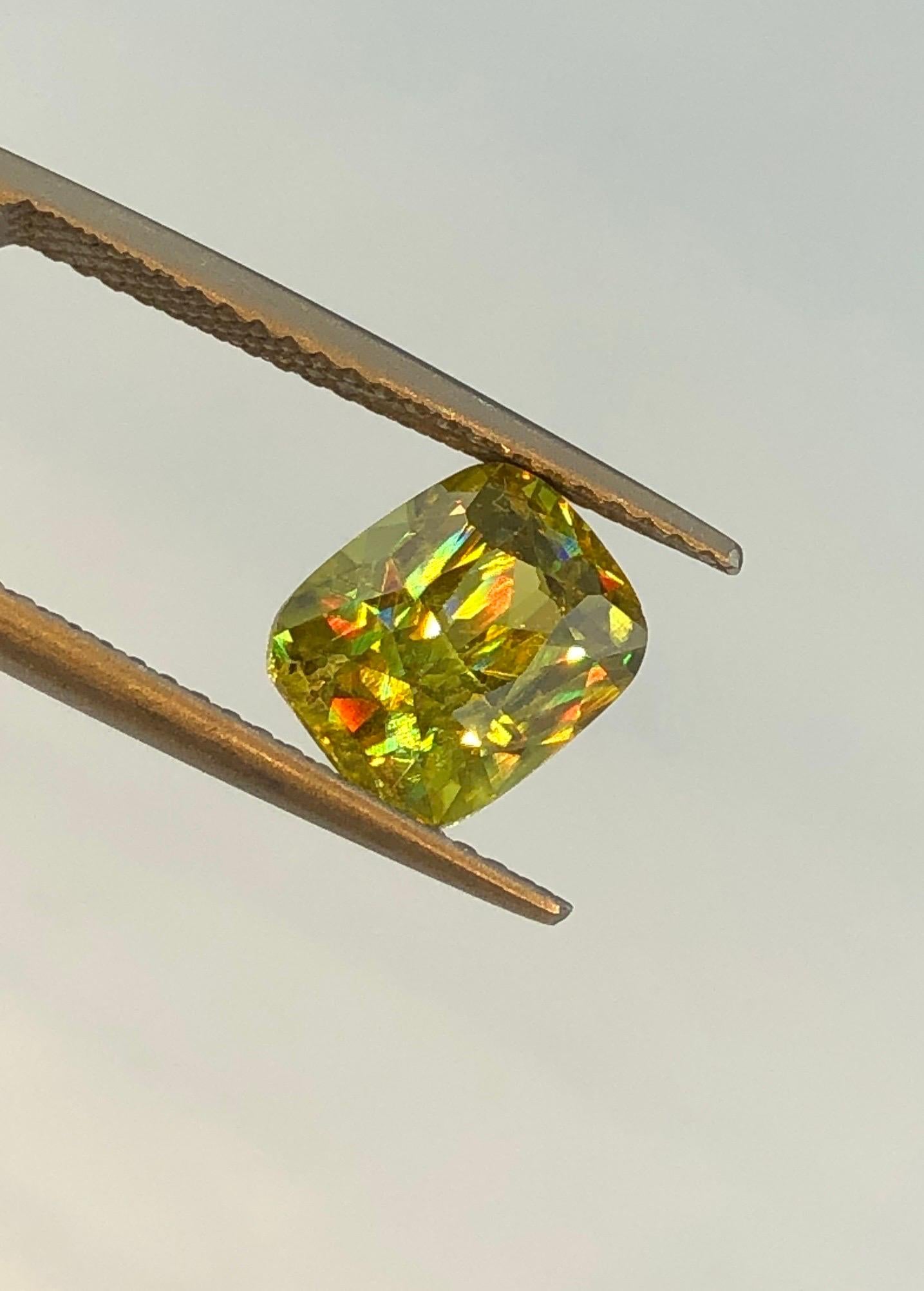 No Reserve Natural Beautiful Sphene 2.5 ct Fire/Spark  In New Condition For Sale In Bangkok, TH