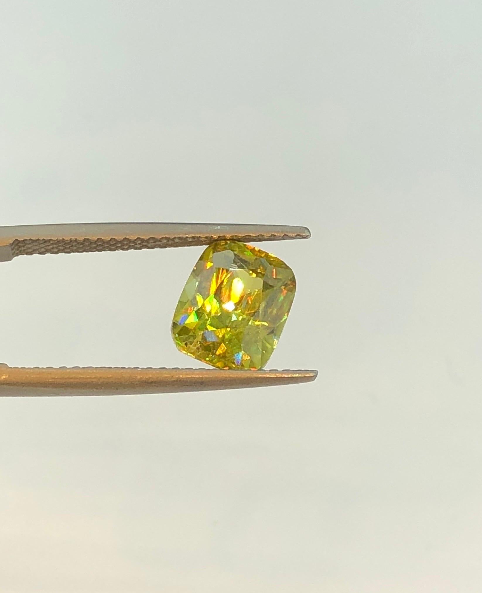 Women's or Men's No Reserve Natural Beautiful Sphene 2.5 ct Fire/Spark  For Sale