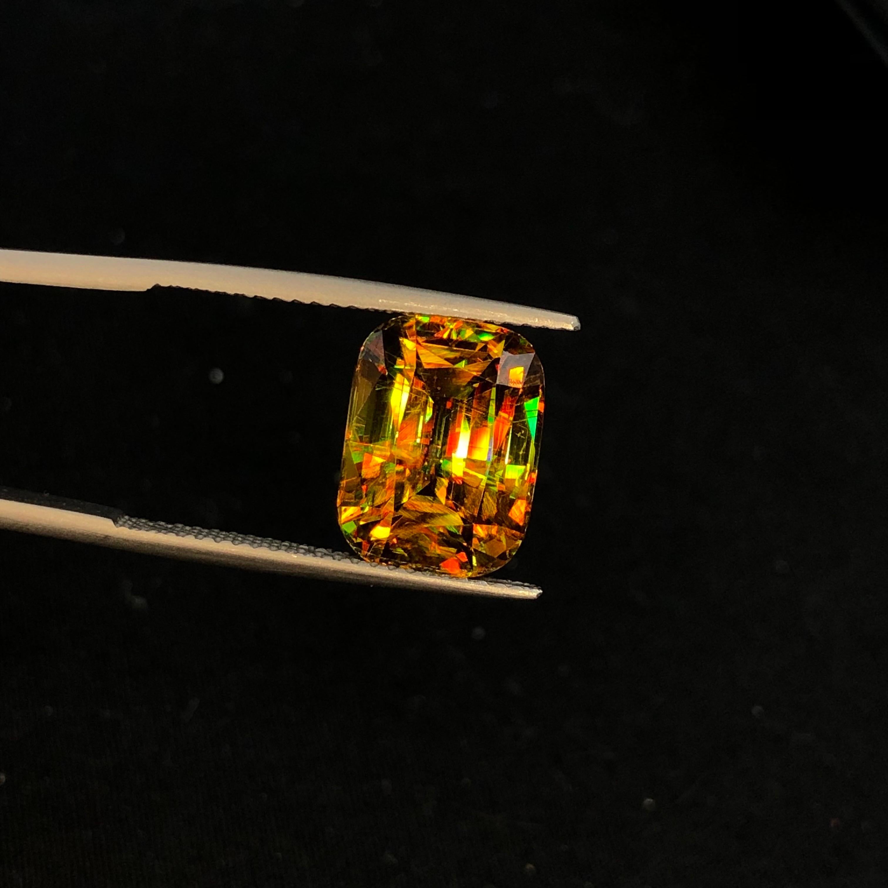 Raro Sfene bicolore del Madagascar 6,85 ct Cuscino a gradini in vendita 5