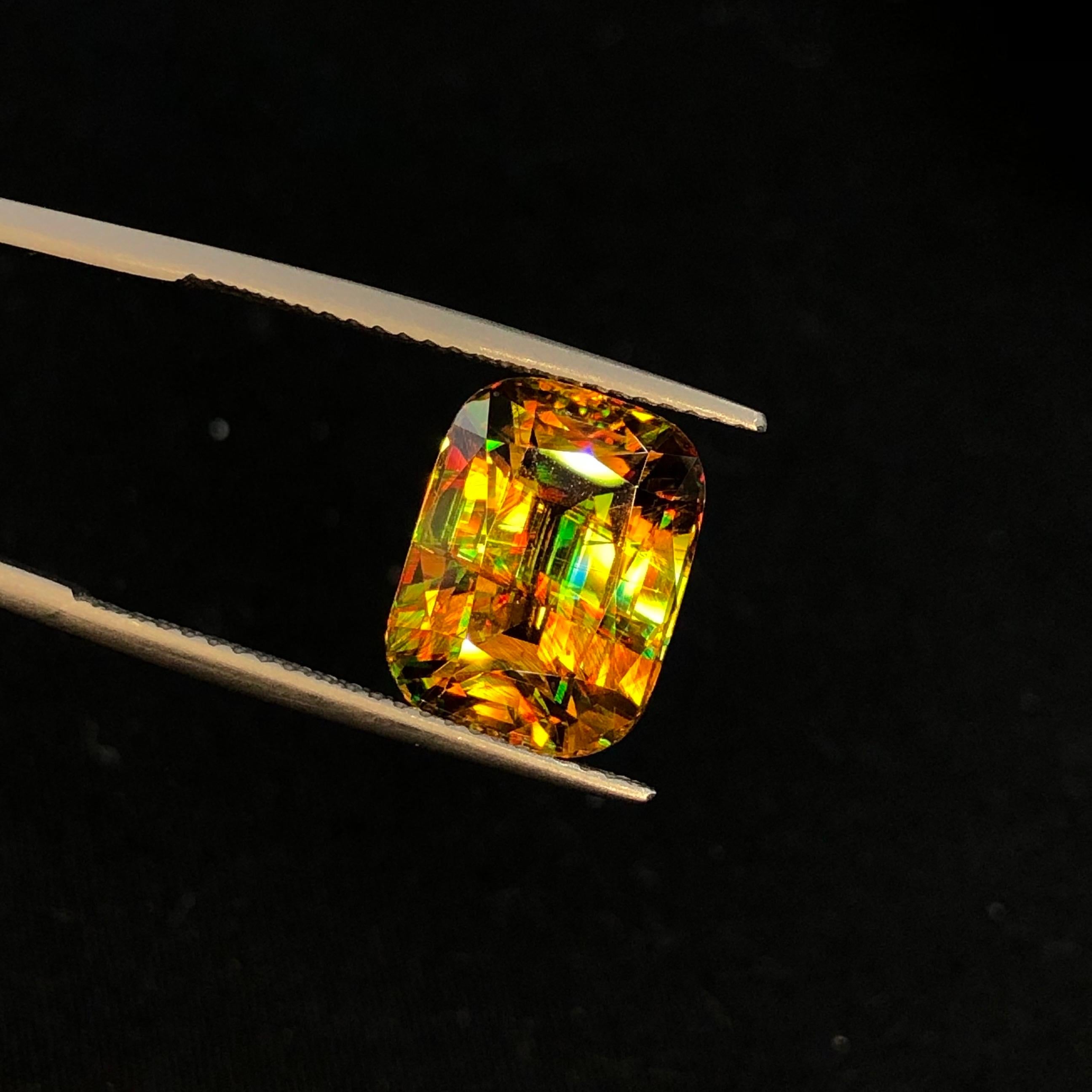 Raro Sfene bicolore del Madagascar 6,85 ct Cuscino a gradini in vendita 9