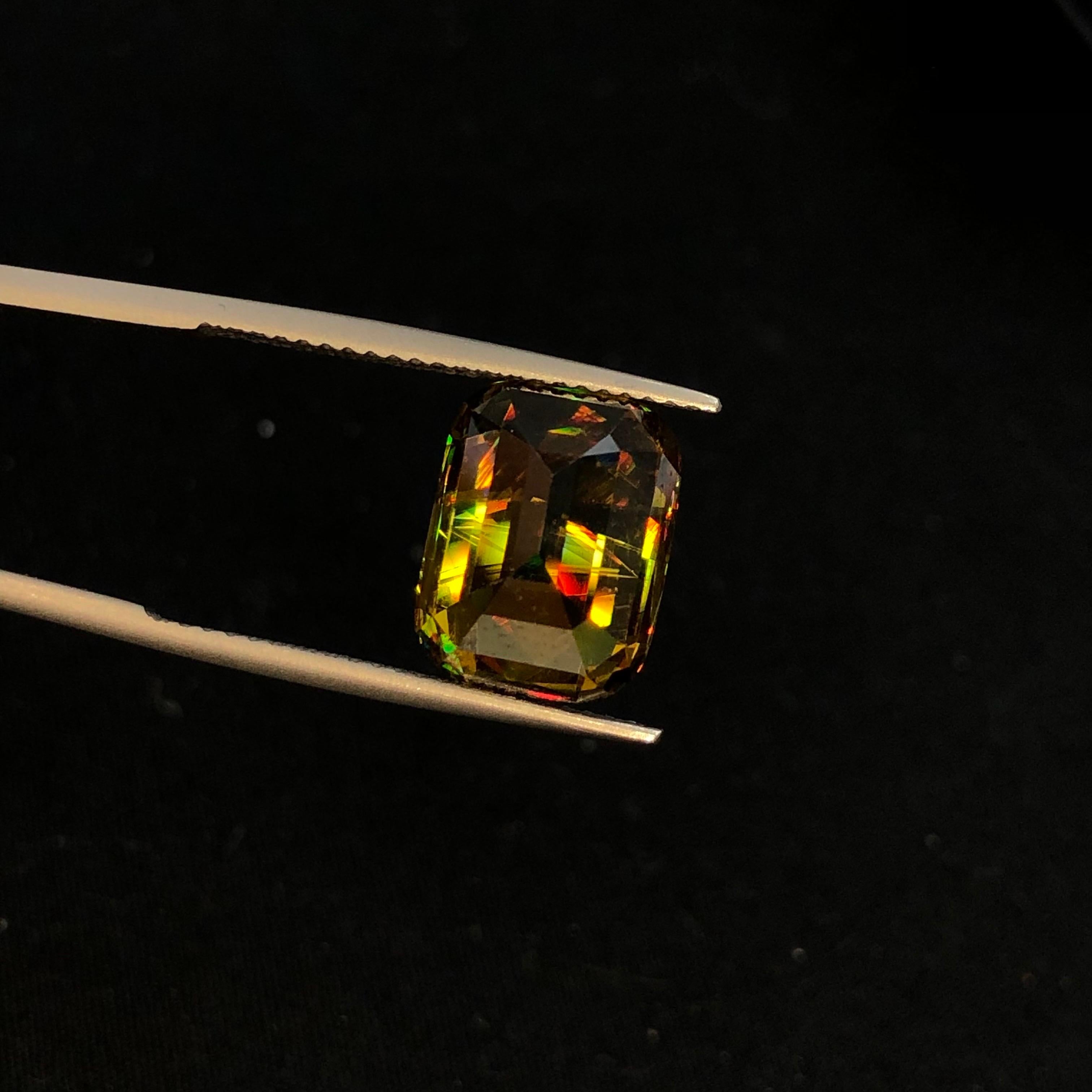 Raro Sfene bicolore del Madagascar 6,85 ct Cuscino a gradini in vendita 11