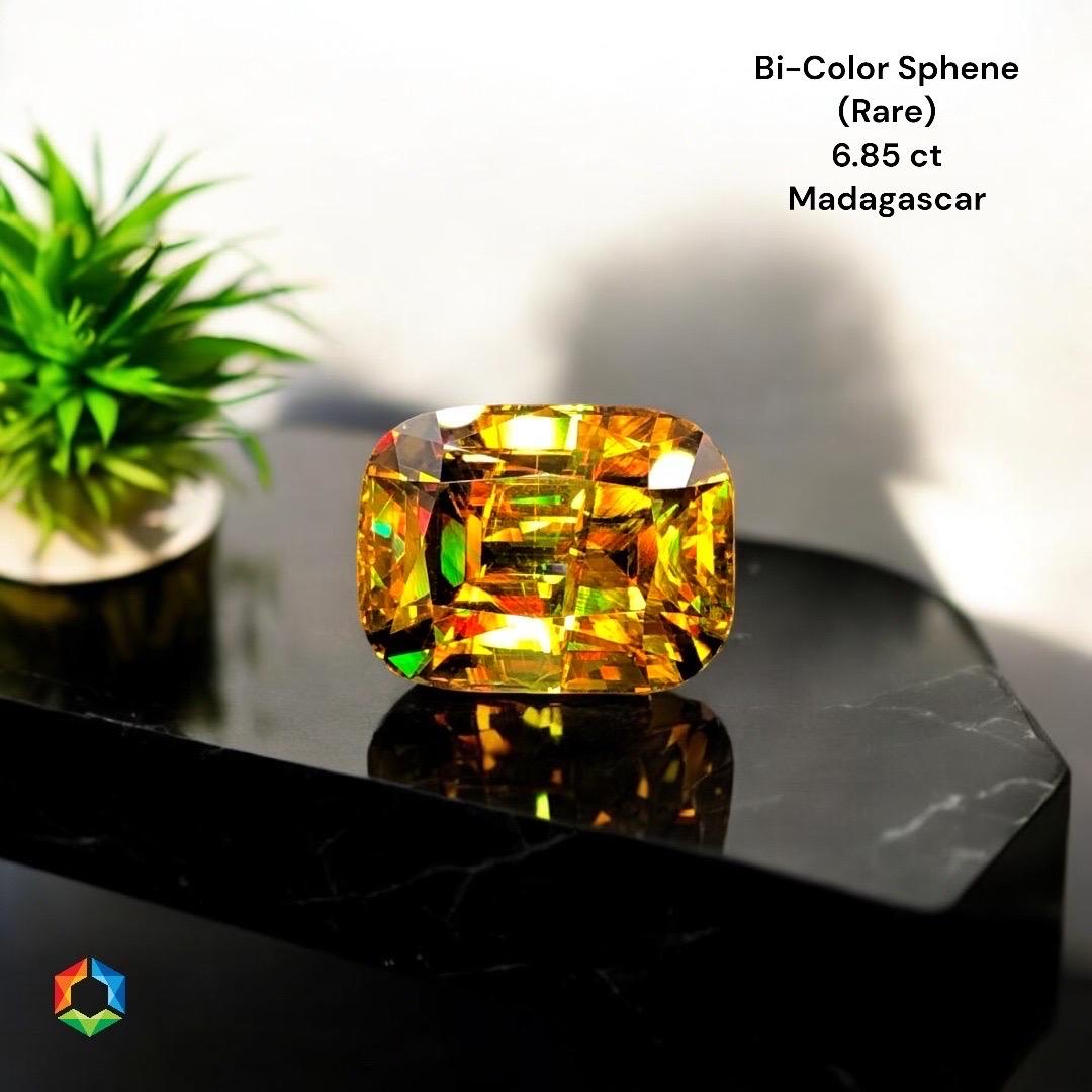 Un bellissimo sfene bicolore (raro) Possiamo chiamarlo lo sfene di Da Vinci? Chiamerò questa mia Sphene Da Vinci 🥳. È miracoloso il modo in cui i due colori sono stati separati. Un taglio eccellente e un bellissimo fuoco 🔥 che attraversa la gemma.