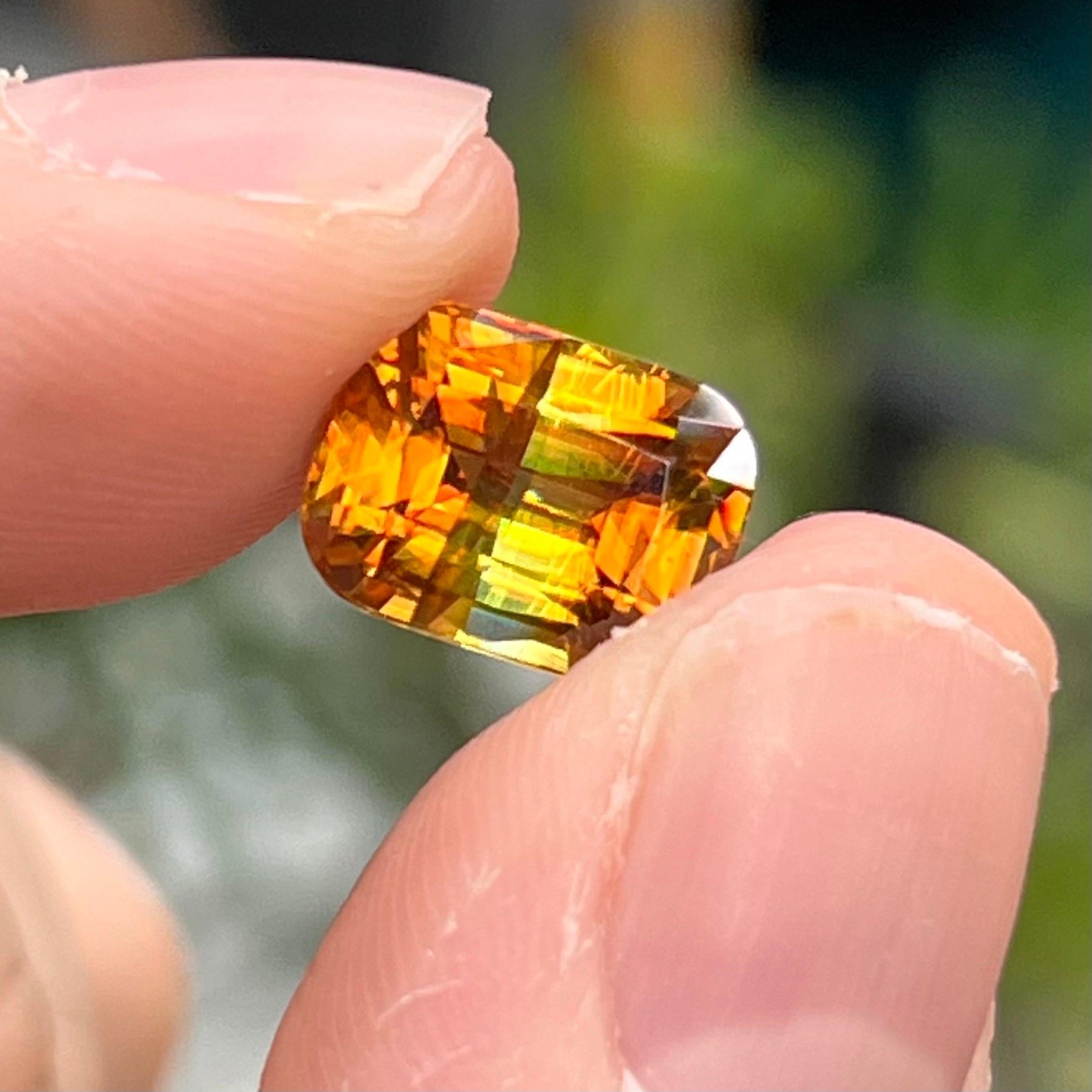 Raro Sfene bicolore del Madagascar 6,85 ct Cuscino a gradini In condizioni Nuovo in vendita a Bangkok, TH