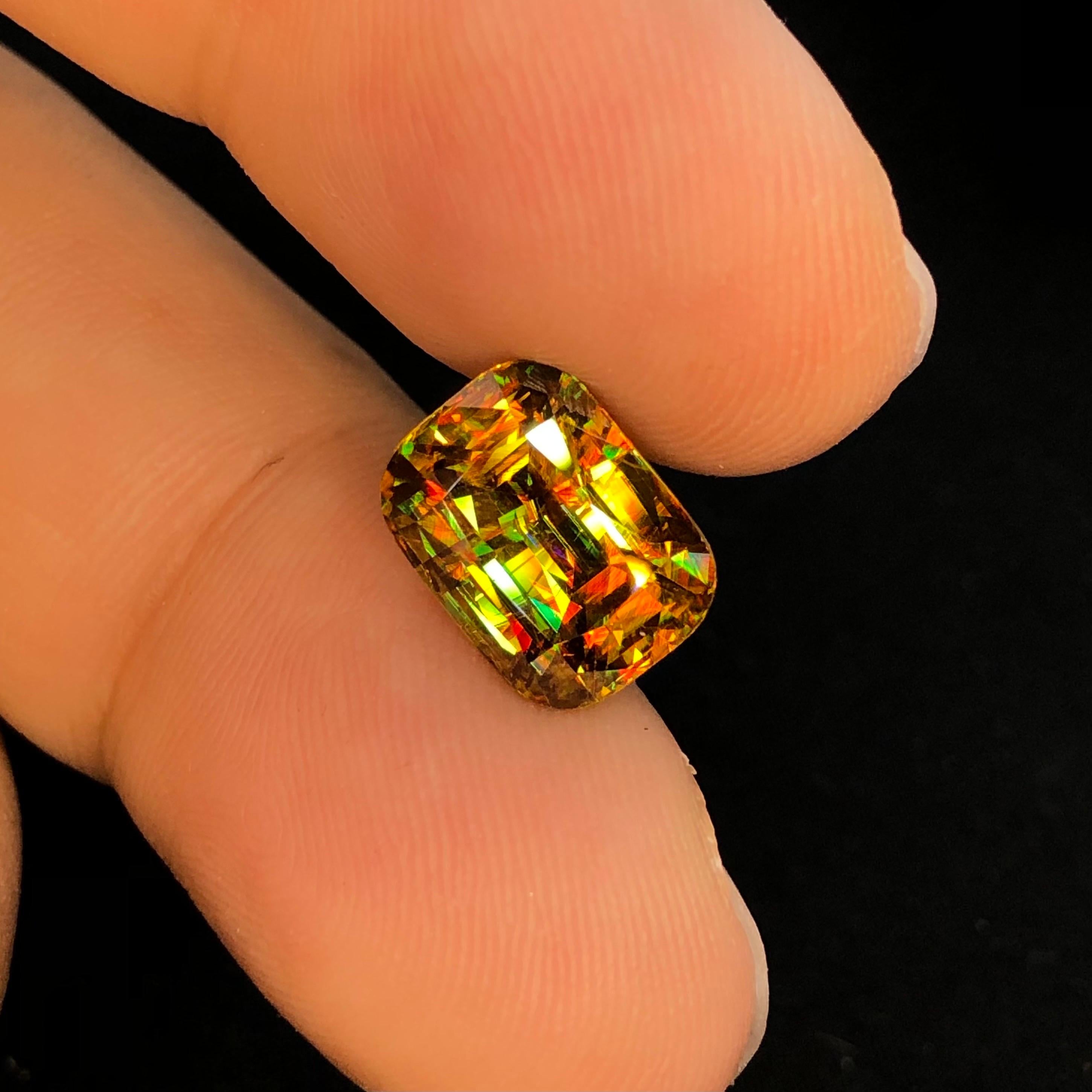 Raro Sfene bicolore del Madagascar 6,85 ct Cuscino a gradini in vendita 2