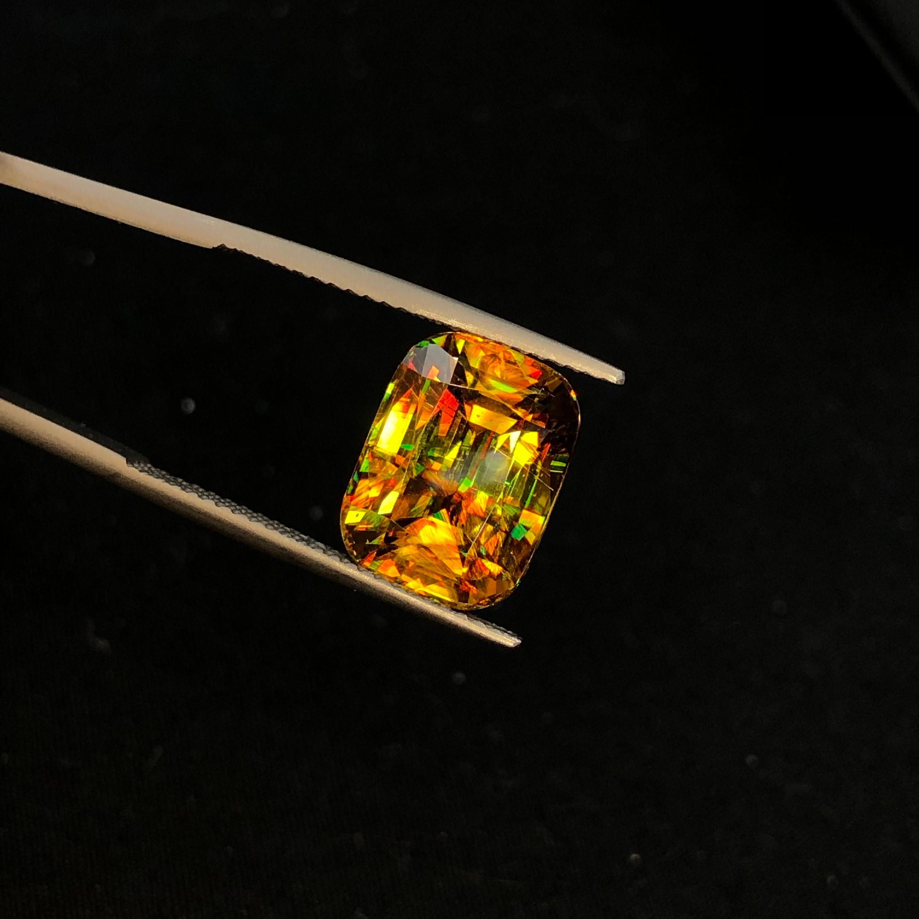 Raro Sfene bicolore del Madagascar 6,85 ct Cuscino a gradini in vendita 4