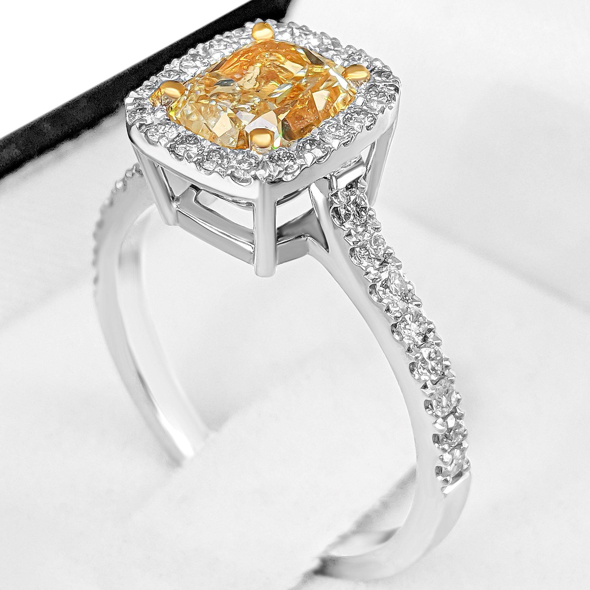 Cushion Cut NO RESERVE!  -  VS1 2.14 Cttw Fancy Yellow Diamond Halo - 18K White Gold Ring