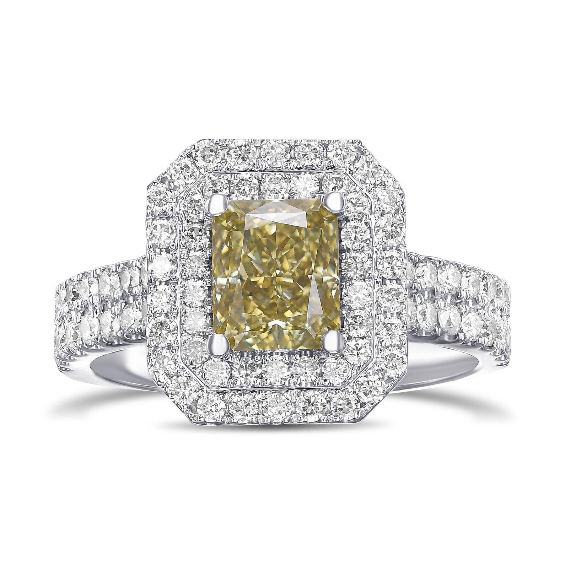 KEINE RESERVE!  -  VVS1 2,00 Karat Fancy Diamant-Ring mit doppeltem Halo aus 18 Karat Weißgold im Zustand „Neu“ im Angebot in Ramat Gan, IL