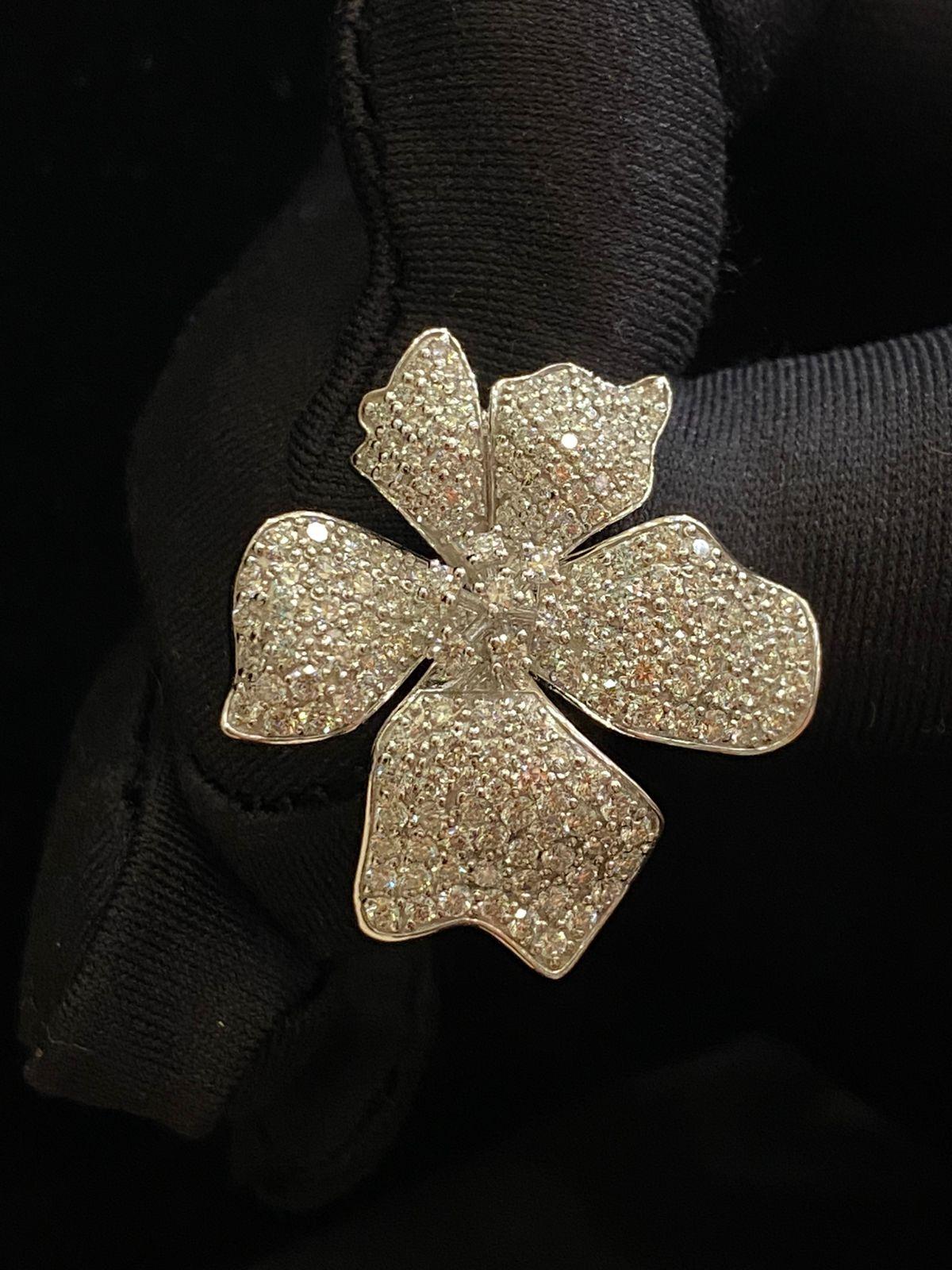 Certified 2.40 Carats Diamonds Gold Pendant  In New Condition For Sale In Massafra, IT
