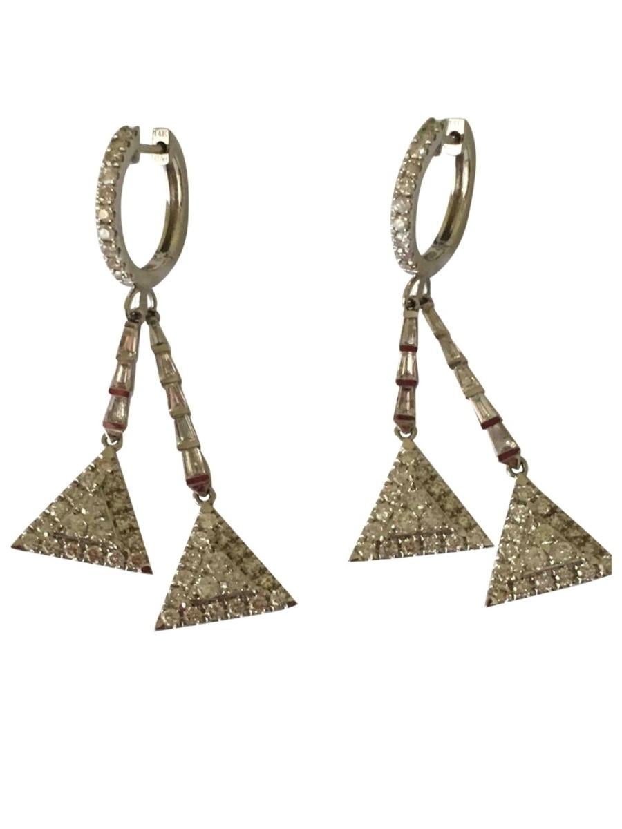 Contemporary Ct 3 of Diamonds on Earrings in Gold For Sale