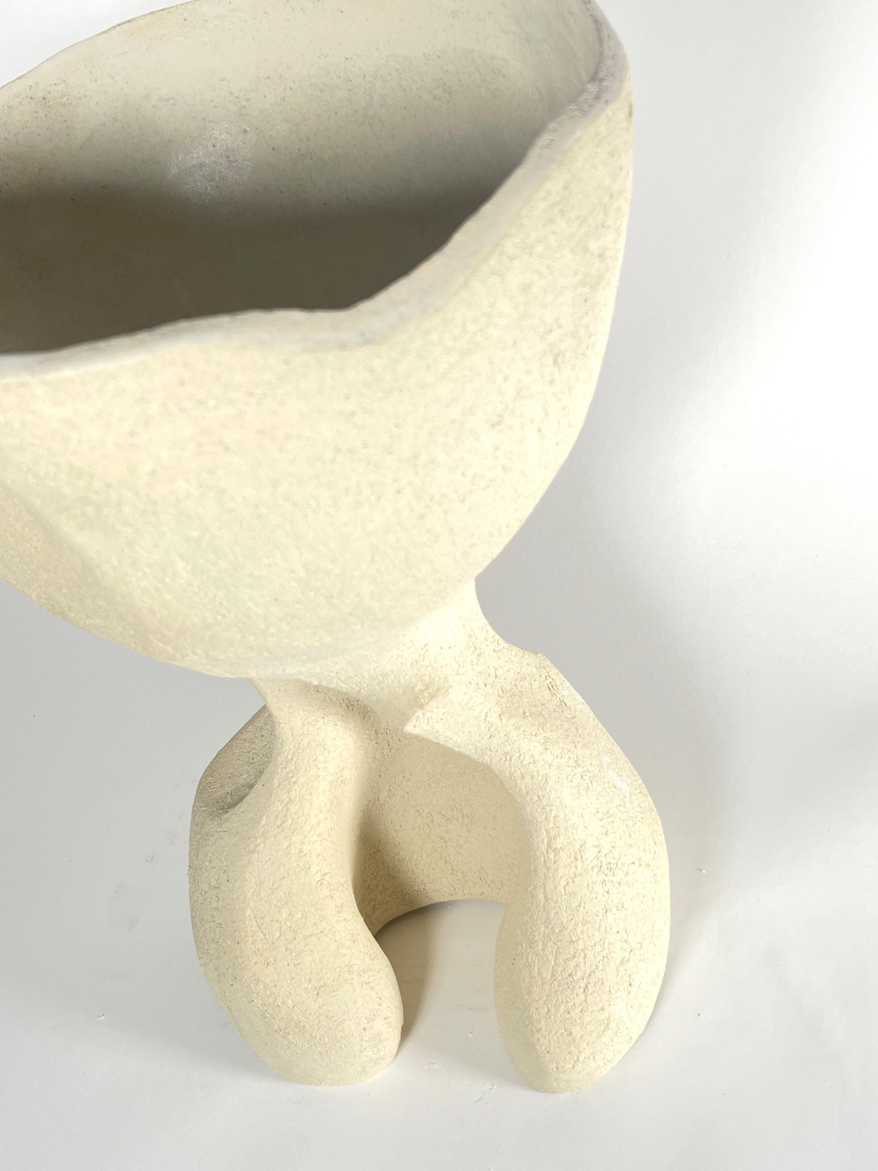 No.000812 Frutero escultórico artesanal de cerámica orgánica blanca - Lost Quarry Estadounidense en venta