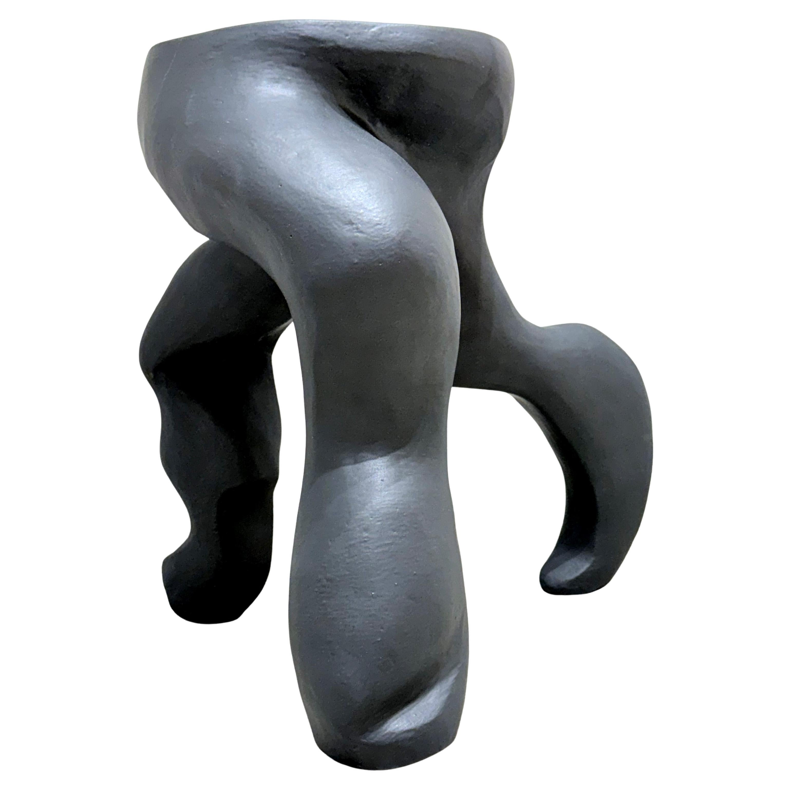 NO.000963 Moderner skulpturaler schwarzer Beistelltisch im Angebot