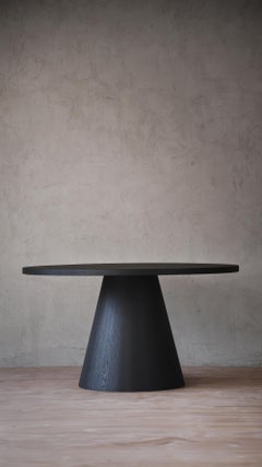 Mesa de comedor No01 Socle en madera negra, una obra maestra de madera maciza de NONO