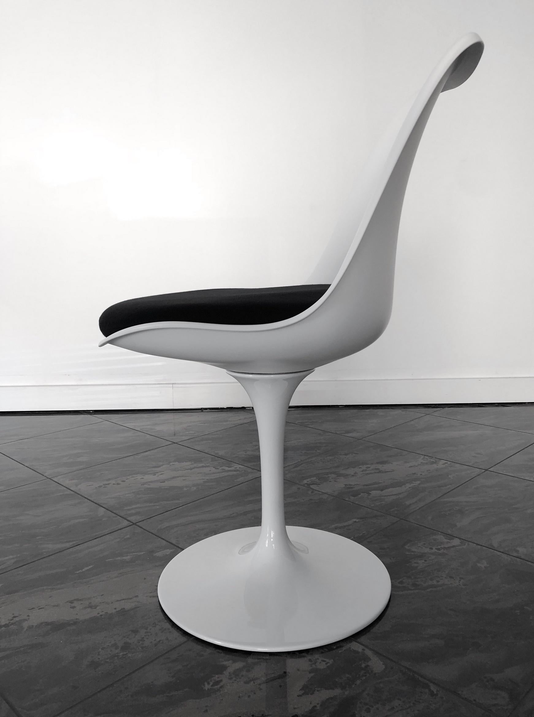 N° 04 ALIVAR / MVSEVM - Chaise pivotante Iconic 769S par Eero Saarinen - Tulipe Neuf - En vente à Alcamo, IT
