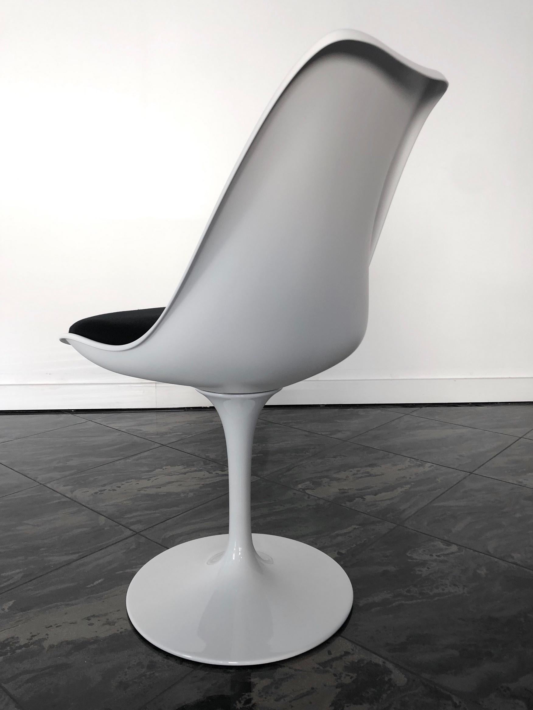 Aluminium N° 04 ALIVAR / MVSEVM - Chaise pivotante Iconic 769S par Eero Saarinen - Tulipe en vente