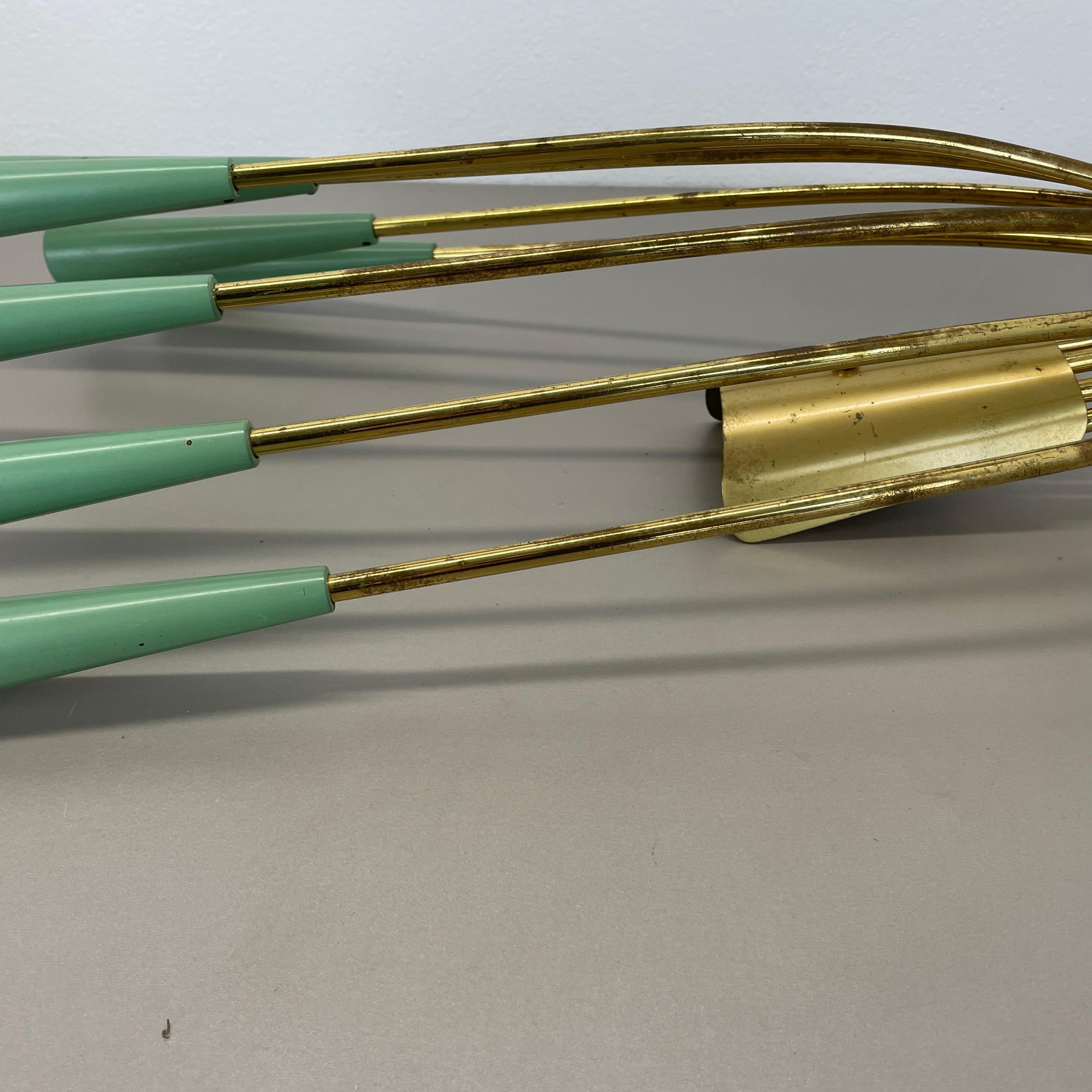 n.1 Grande Sconcerto da parete in ottone stile STILNOVO da 54 cm, Italia, anni '50 in vendita 4