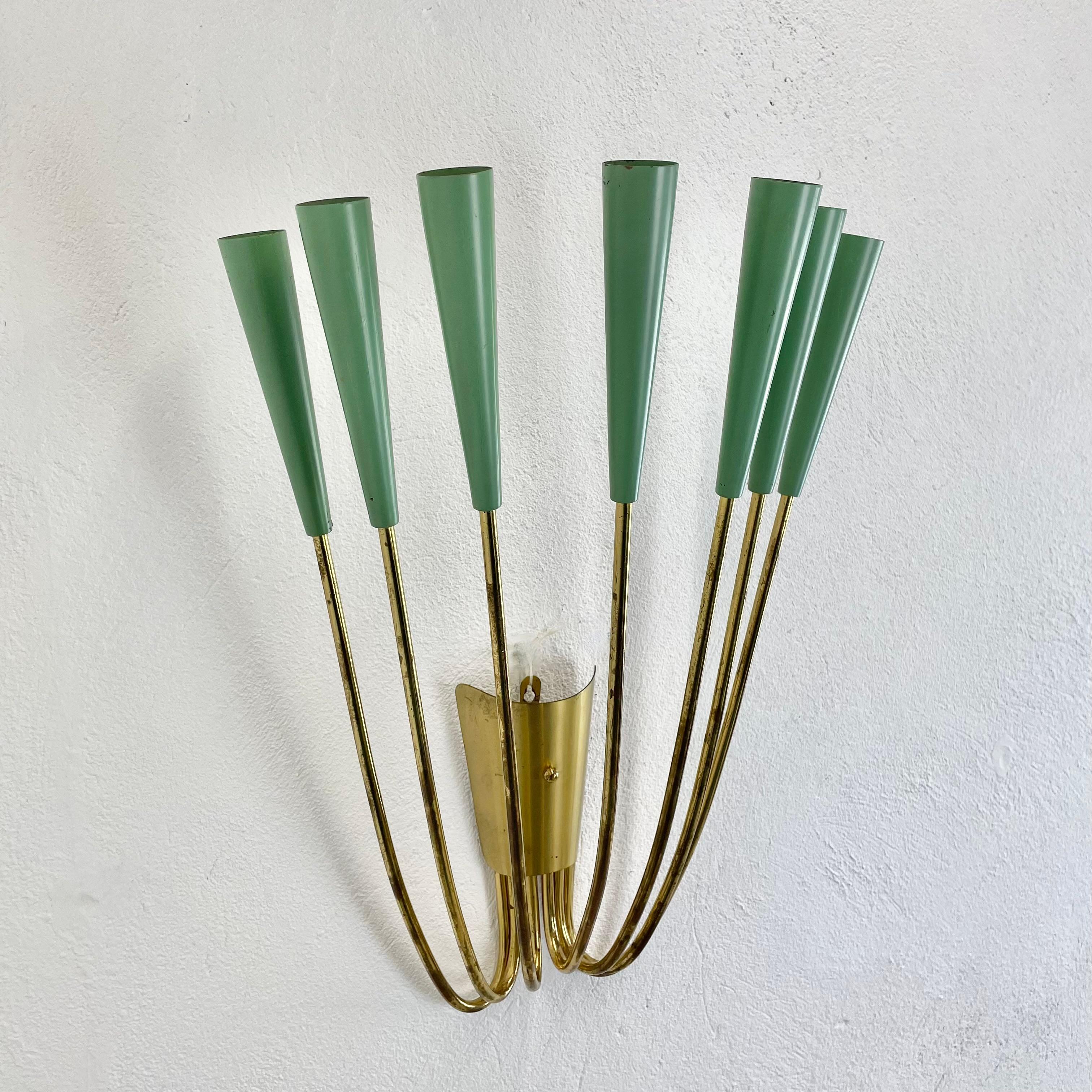 Articolo:

Lampada da parete per teatro in ottone

Produttore:

Origine Italia

Design:

in stile Stilnovo


Età:

1950s




Questa applique modernista è stata prodotta in Italia negli anni Cinquanta. È realizzato in metallo e ottone massiccio con