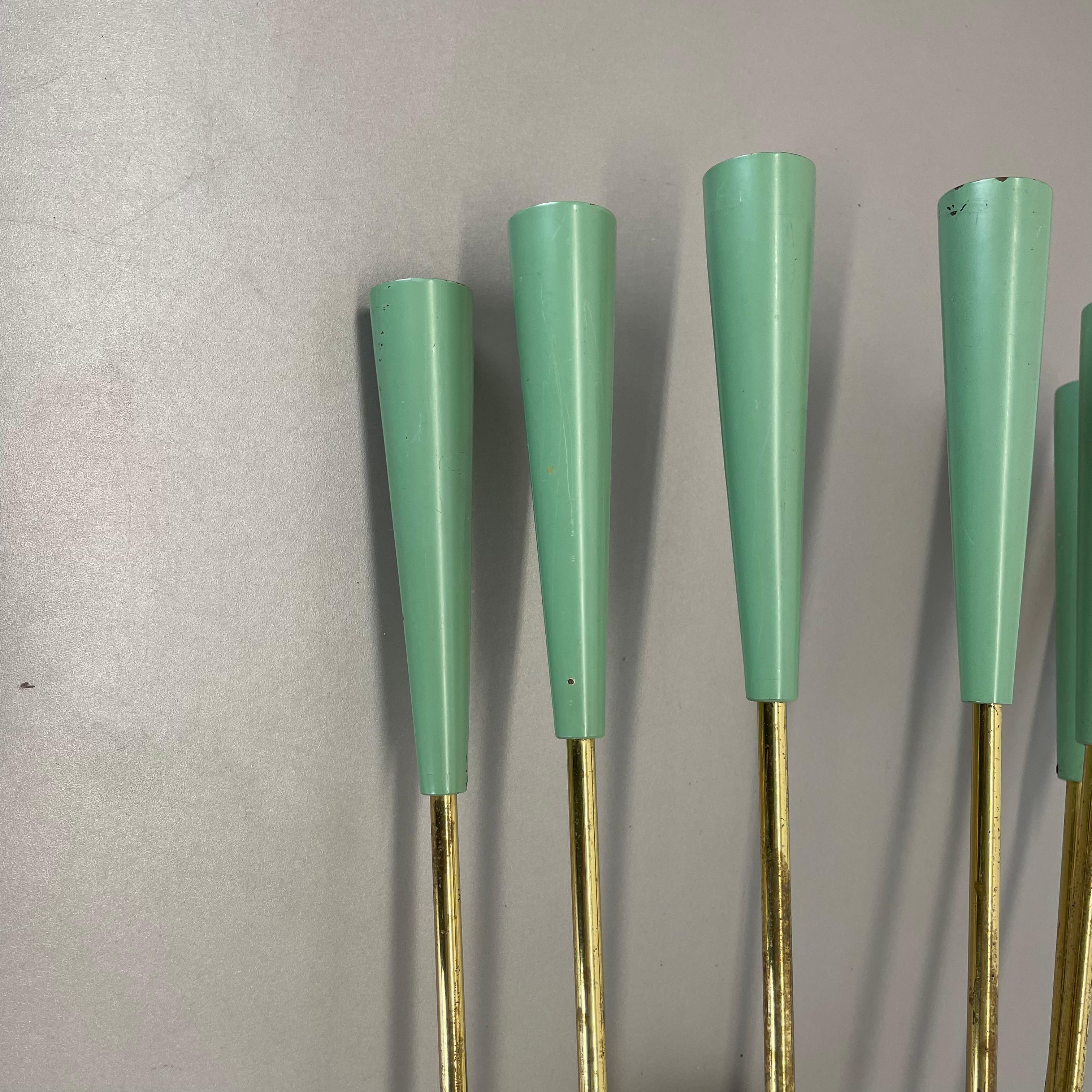Italiano n.1 Grande Sconcerto da parete in ottone stile STILNOVO da 54 cm, Italia, anni '50 in vendita