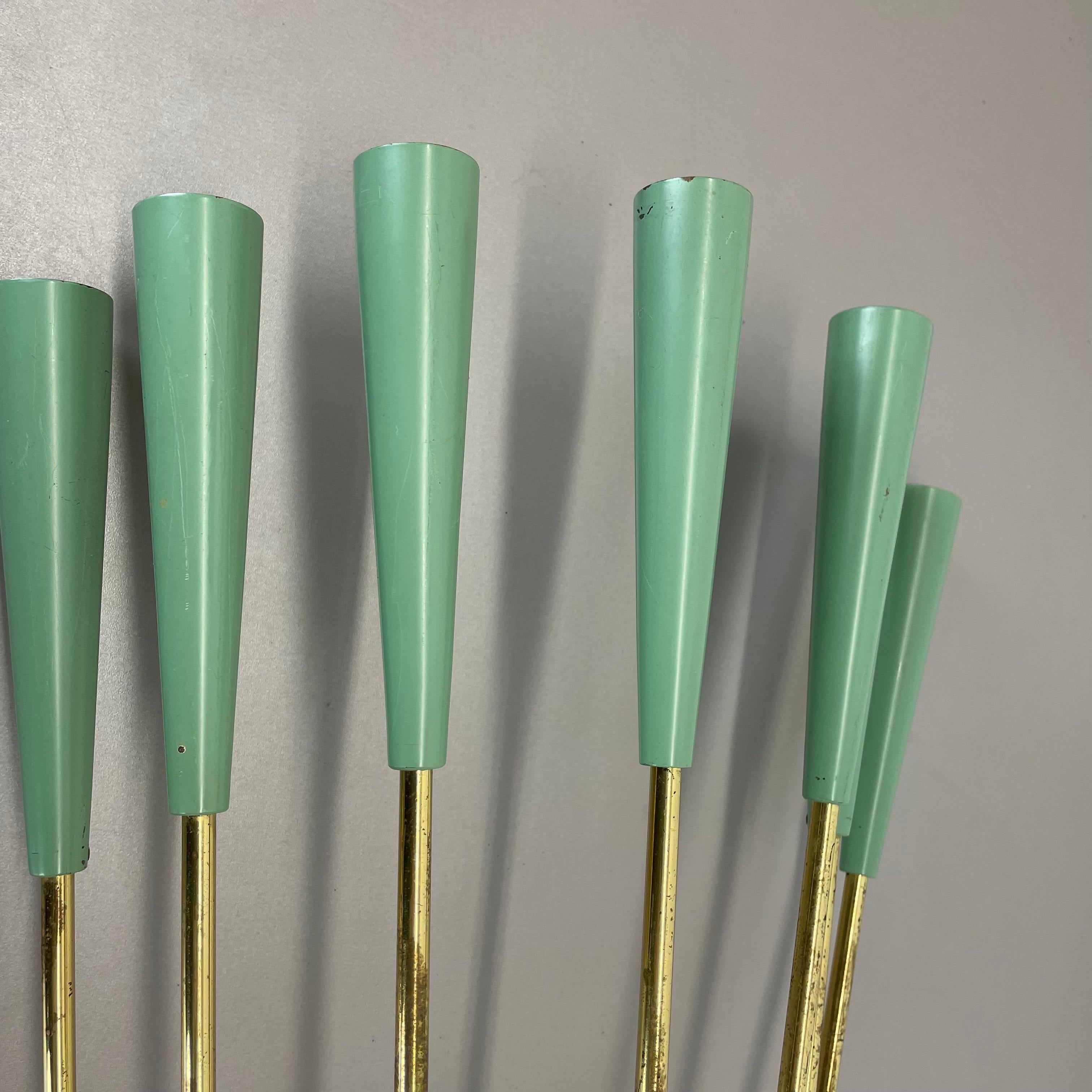 n.1 Grande Sconcerto da parete in ottone stile STILNOVO da 54 cm, Italia, anni '50 In condizioni buone in vendita a Kirchlengern, DE