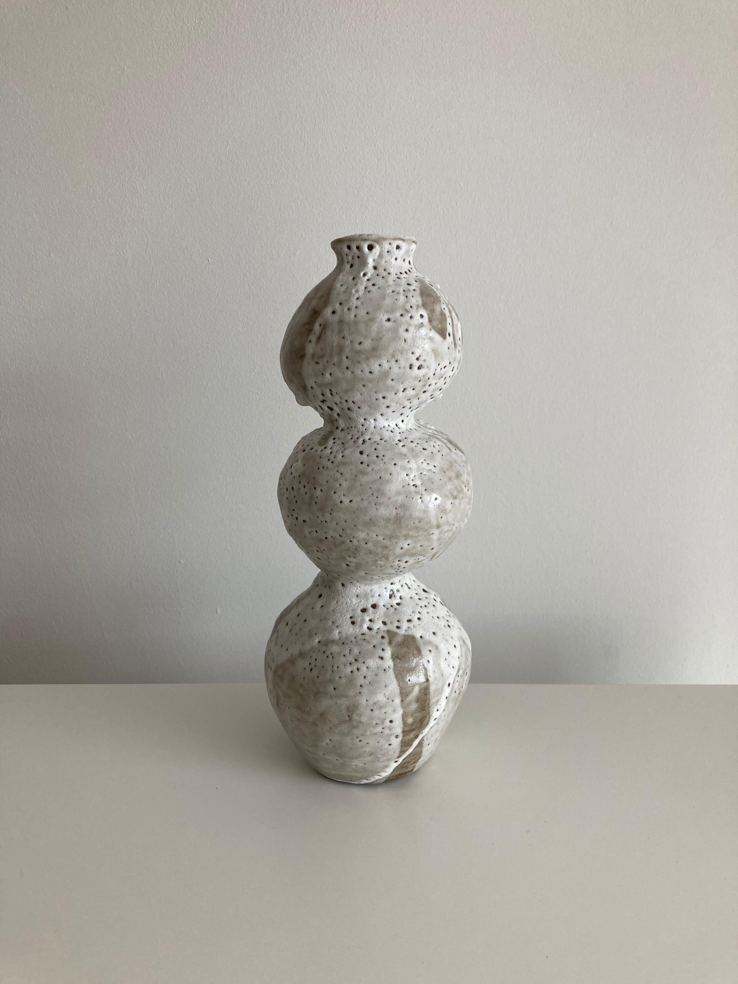 Britannique Sculpture en grès n° 101, Tonfisk de Ciona Lee en vente
