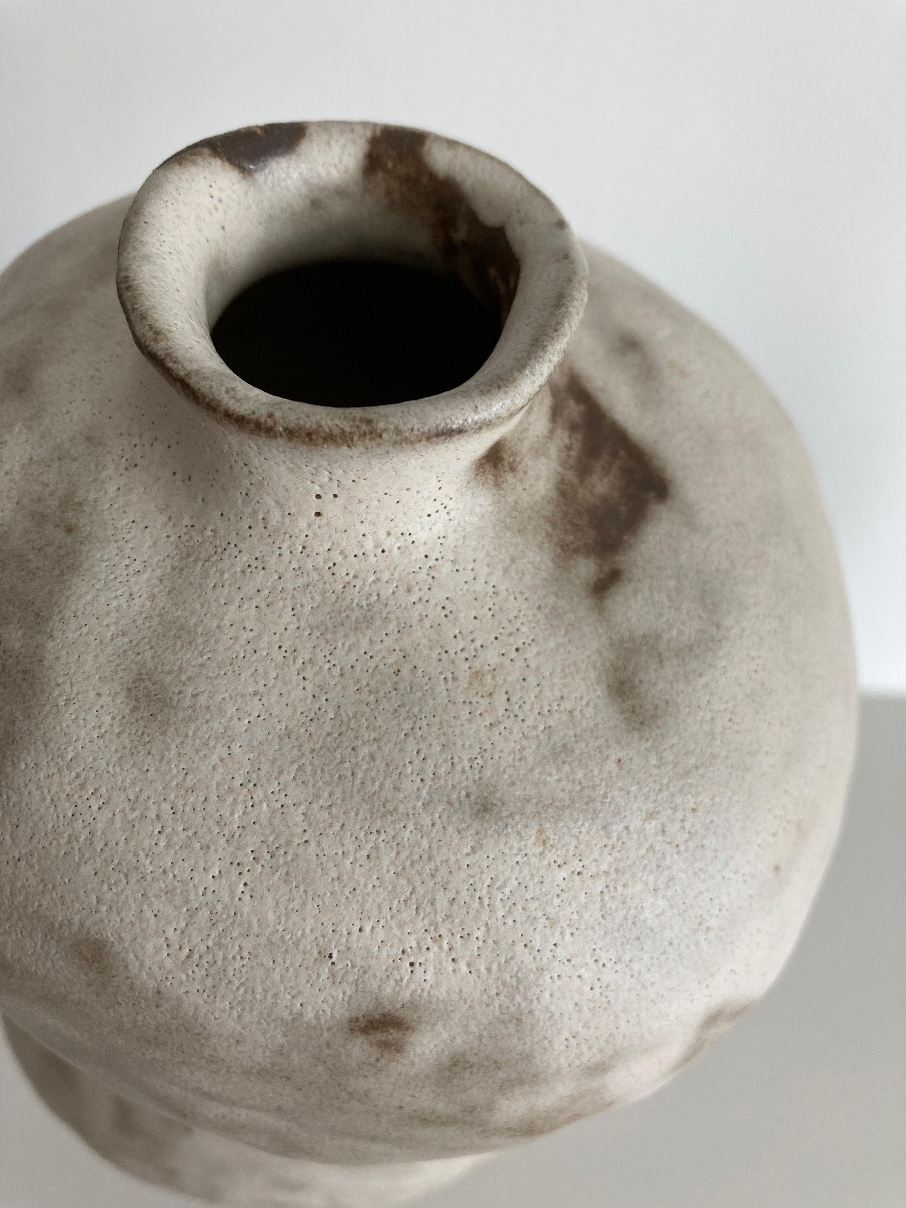 No.104 Stoneware Sculpture, Tonfisk by Ciona Lee  In New Condition In Geneve, CH