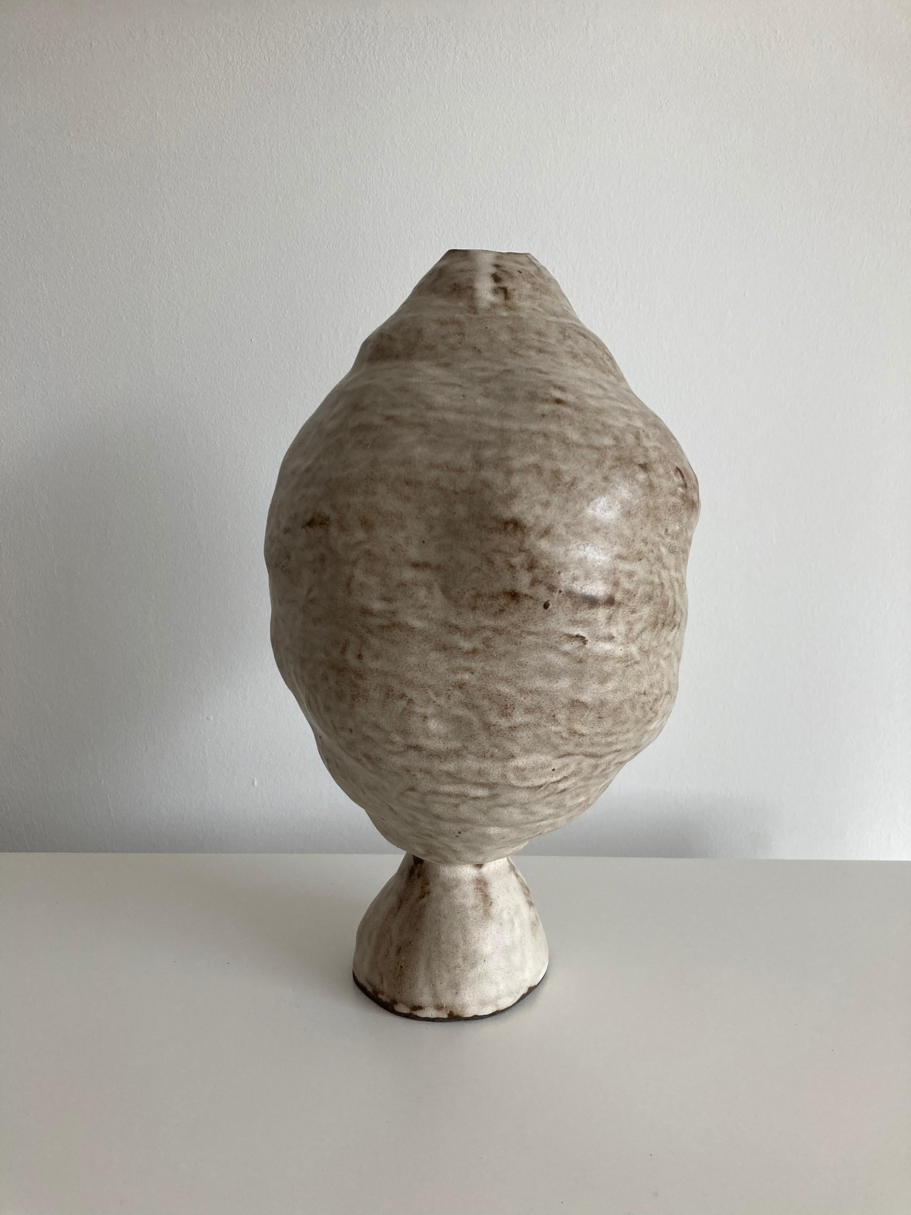 No.106 Stoneware Sculpture, Tonfisk by Ciona Lee In New Condition In Geneve, CH