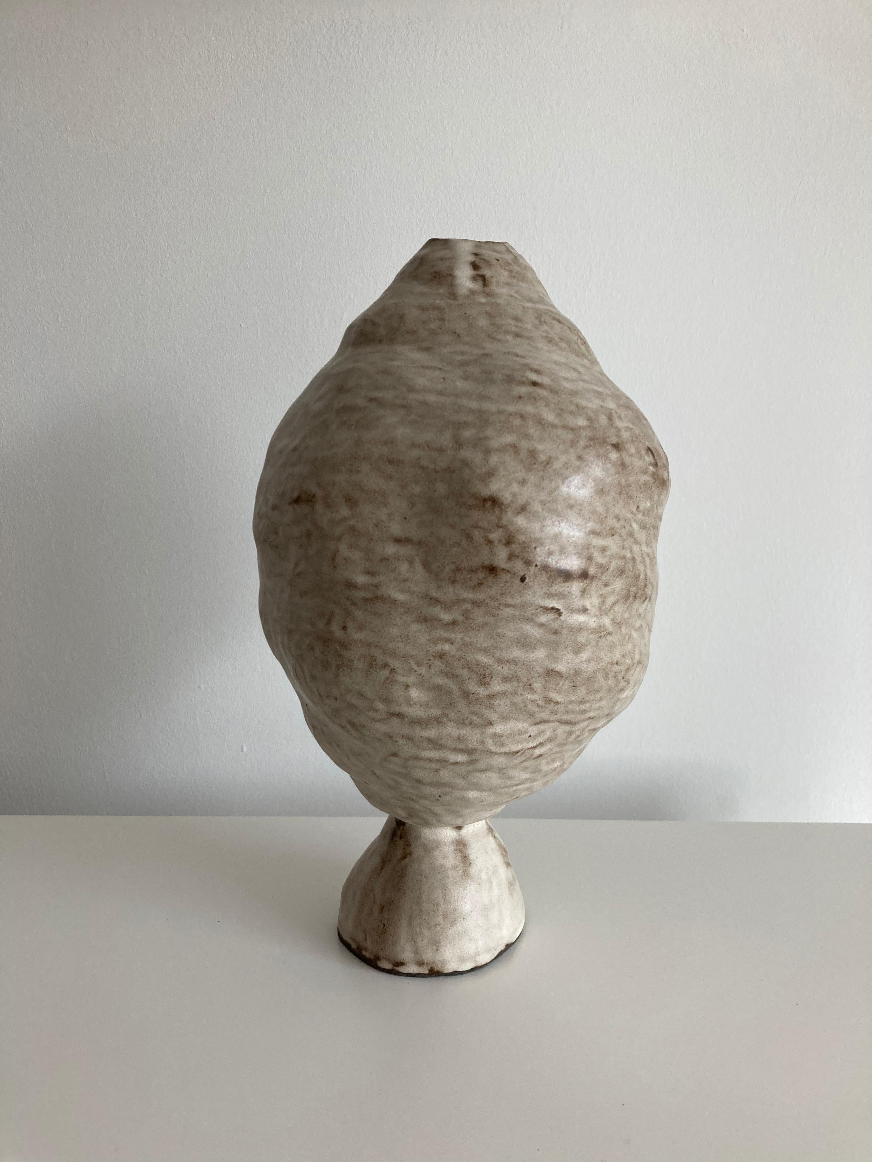 Smaltato No.106 Scultura in gres, Tonfisk di Ciona Lee in vendita
