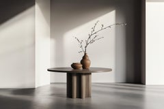 Tavolo Scarpa No18 di NONO - Piano rotondo in Wood massiccio con base scultorea cilindrica